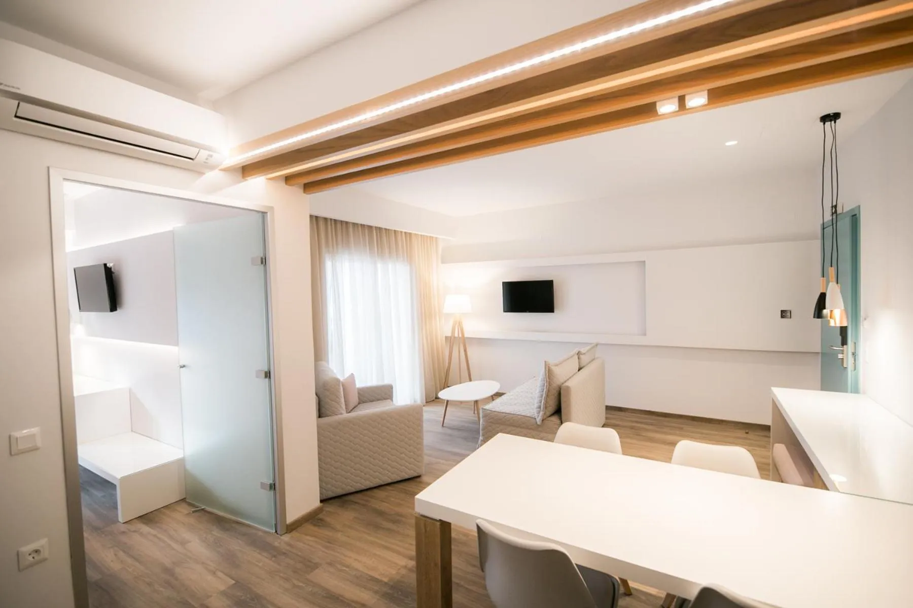 Photo of the whole room, Bed in Sunrise Village Hotel Apartments