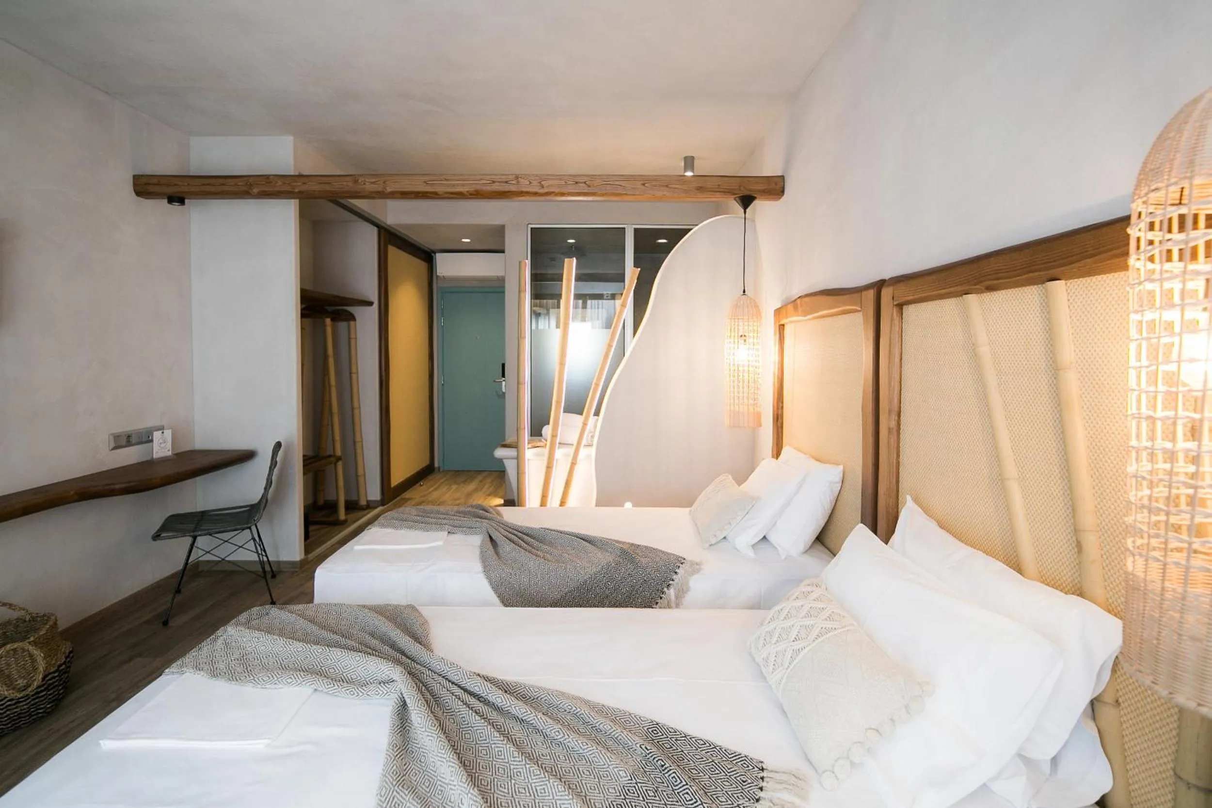 Photo of the whole room, Bed in Sunrise Village Hotel Apartments