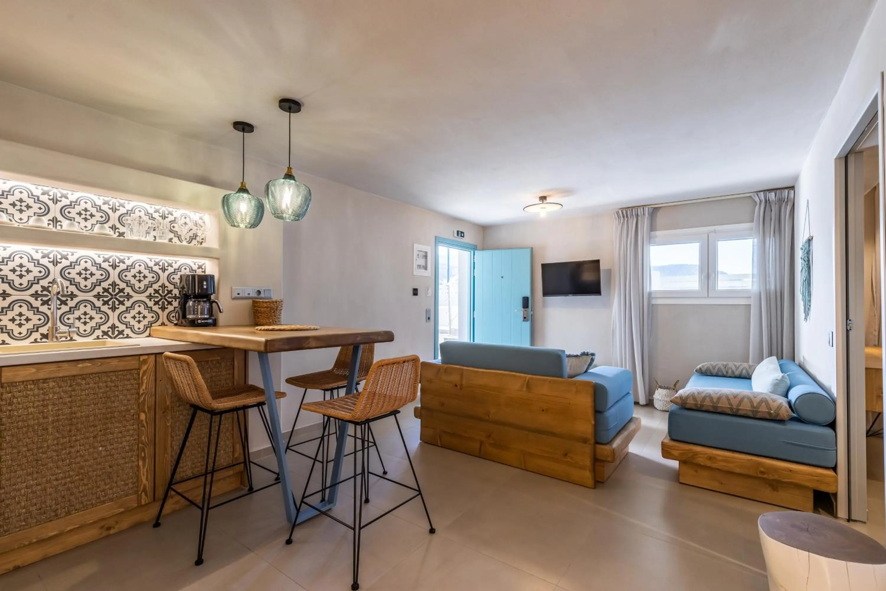 TV and multimedia in Sunrise Village Hotel Apartments