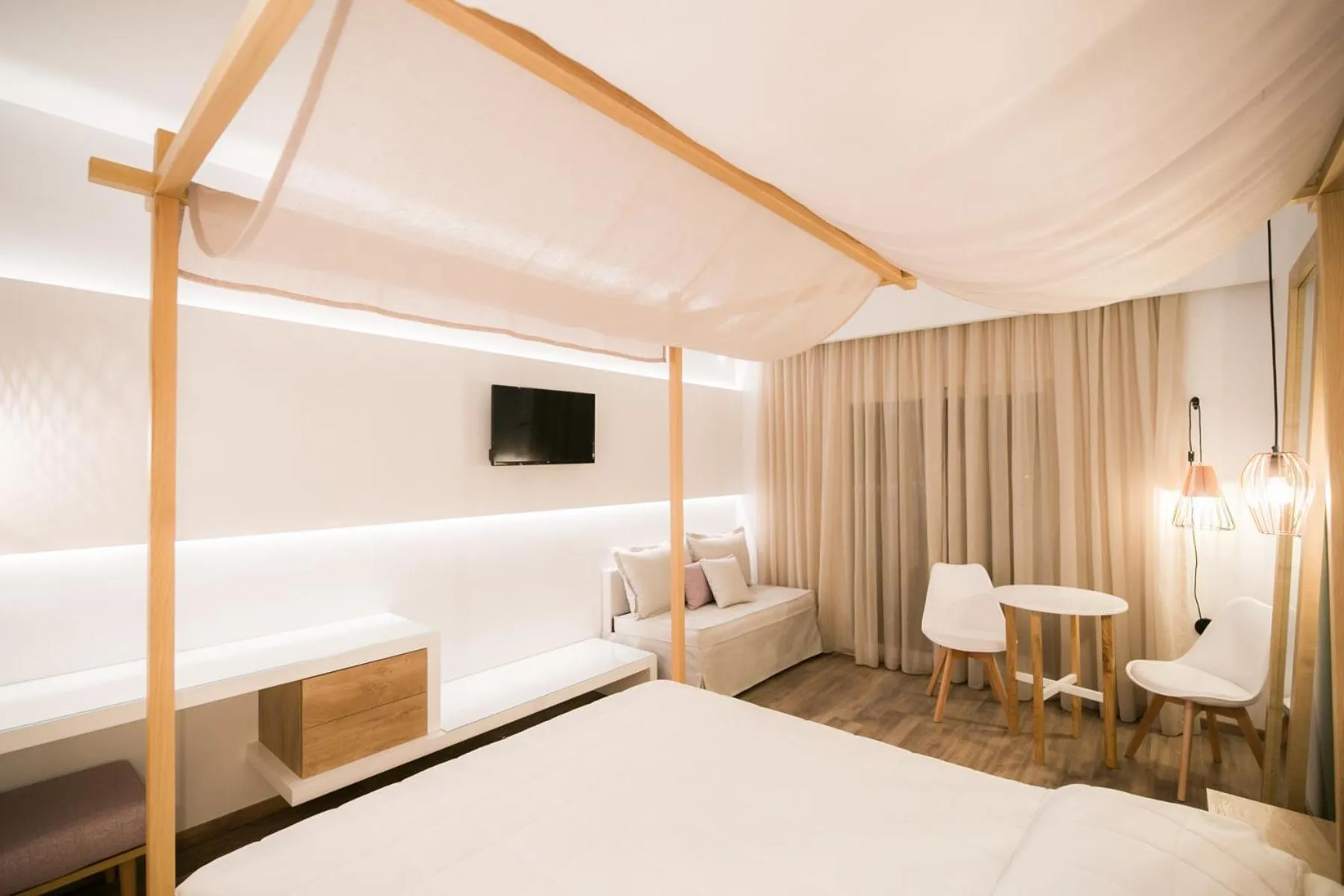 Communal lounge/ TV room, Bed in Sunrise Village Hotel Apartments