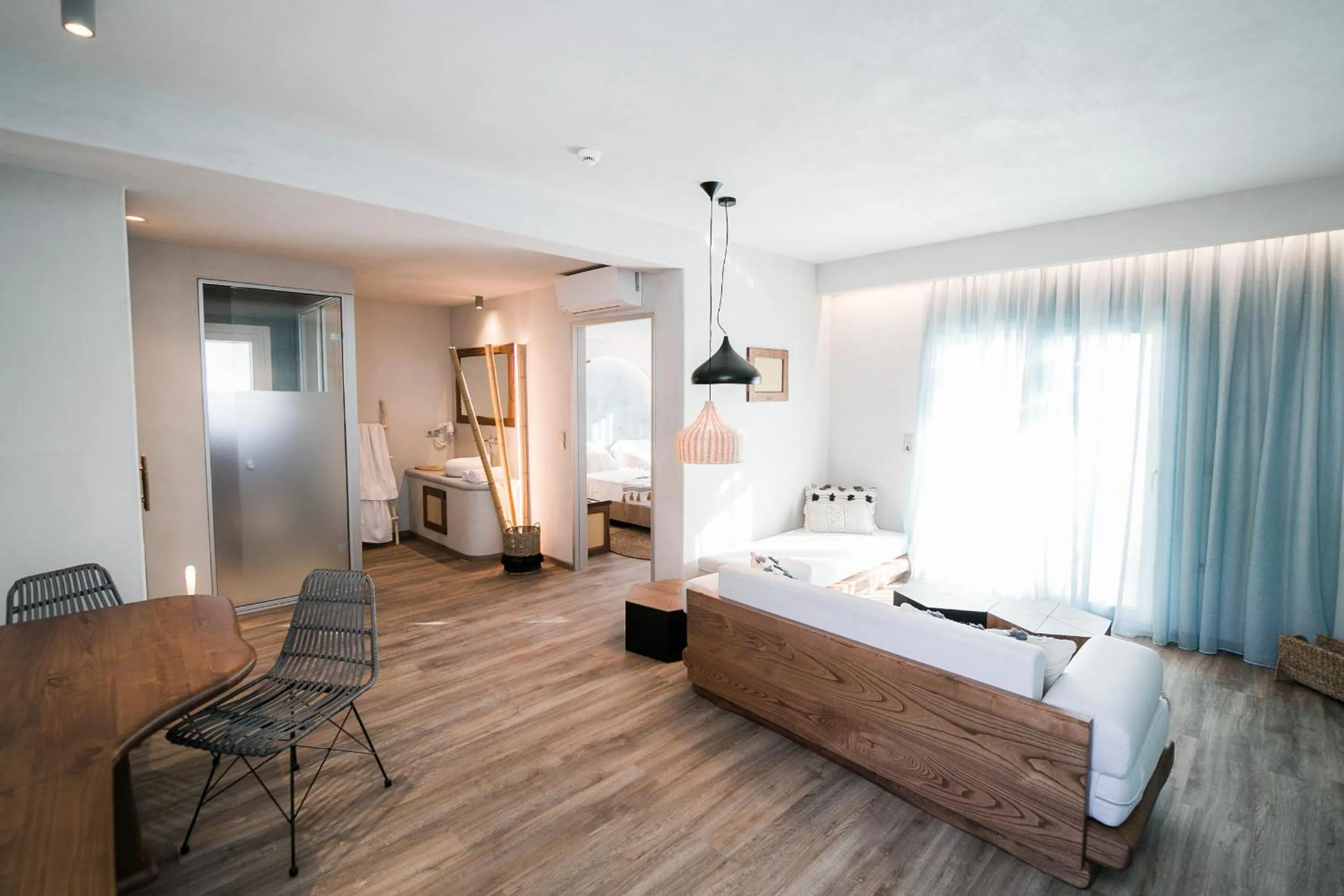 Seating area, Bed in Sunrise Village Hotel Apartments