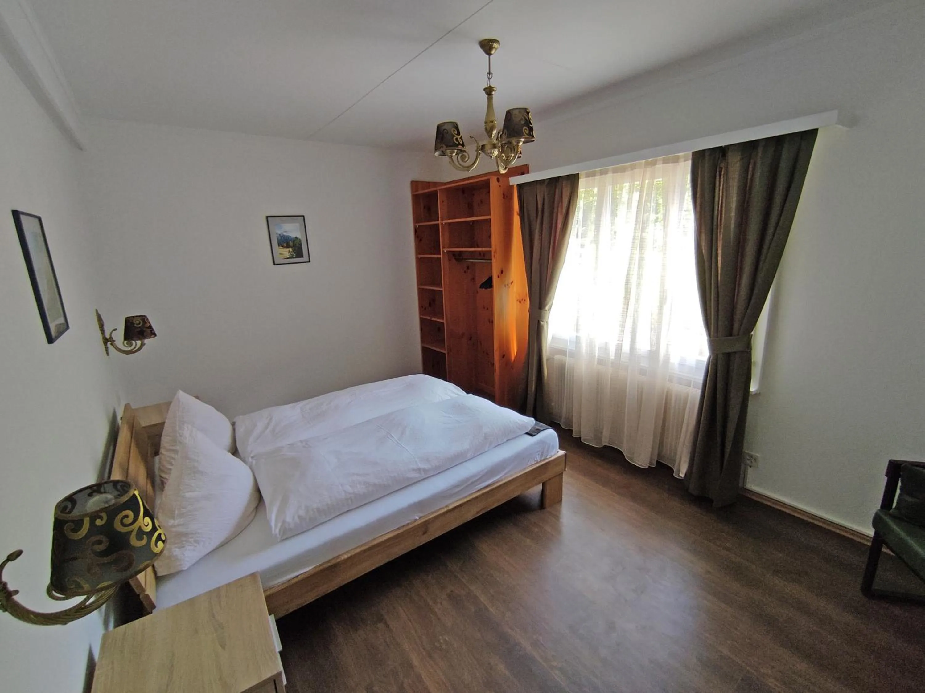 Bedroom, Bed in Hotel Restaurant Jungfrau