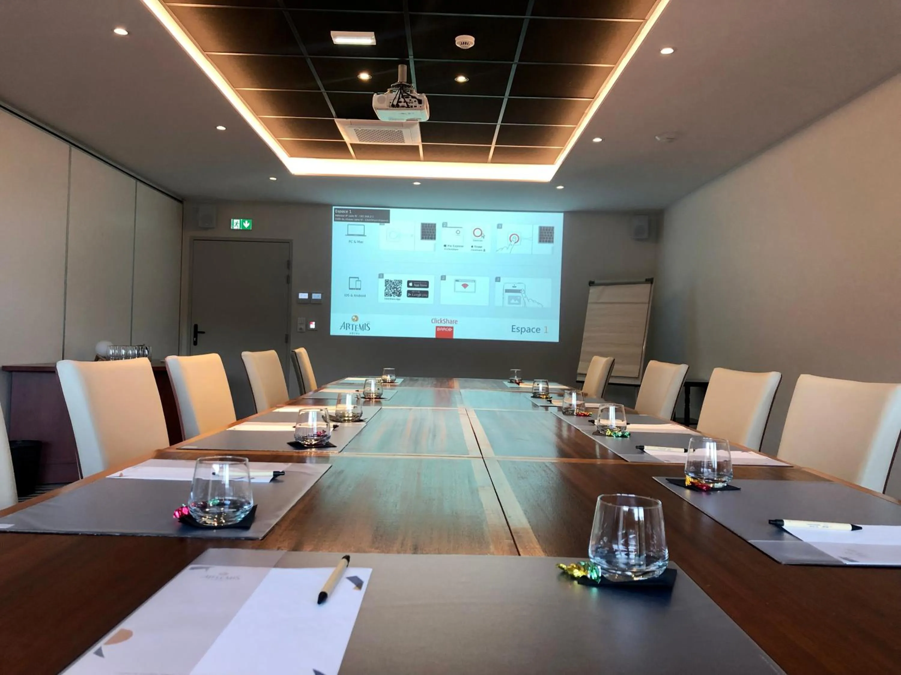 Meeting/conference room in Artémis Hôtel & Spa Bistro Coquet