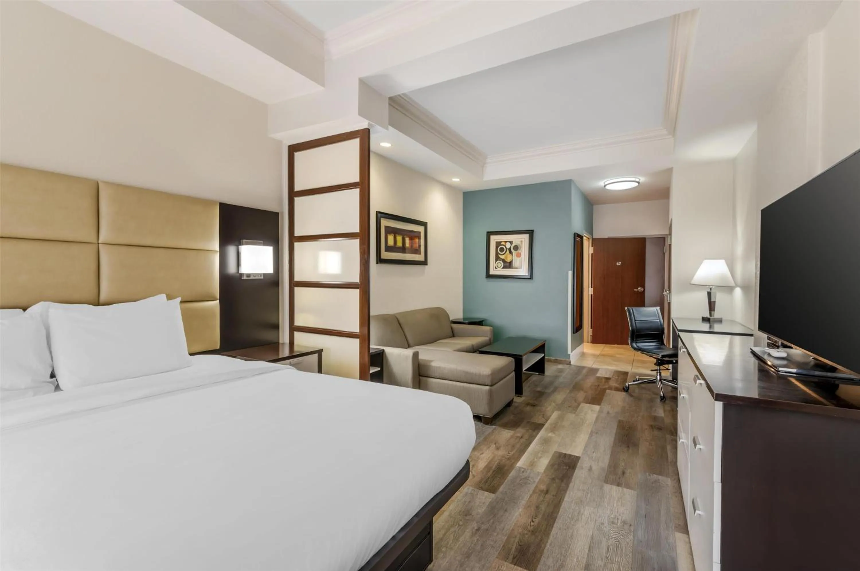 Bedroom, Bed in Best Western Plus JFK Inn & Suites