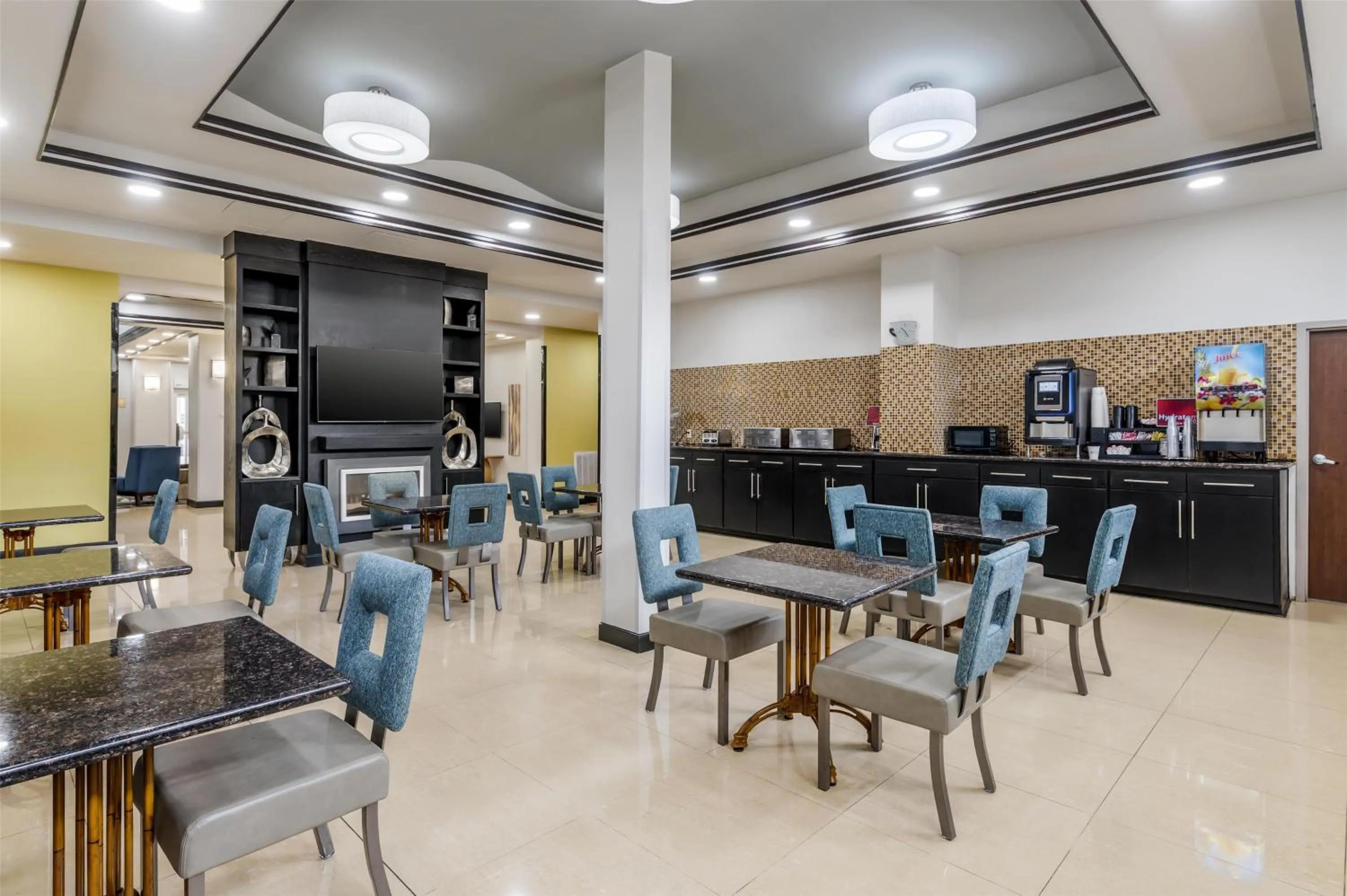 Breakfast in Best Western Plus JFK Inn & Suites