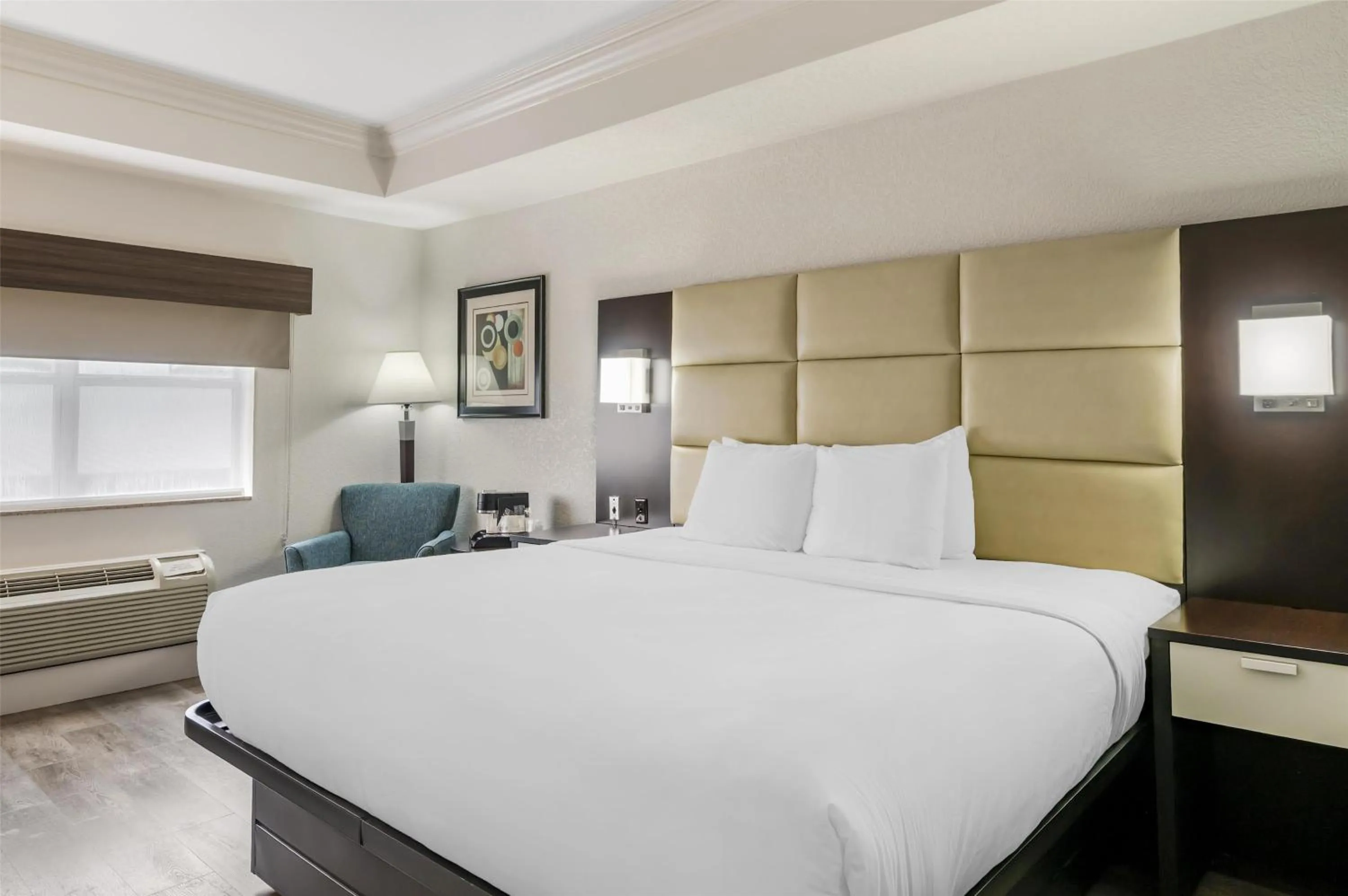 Bedroom, Bed in Best Western Plus JFK Inn & Suites