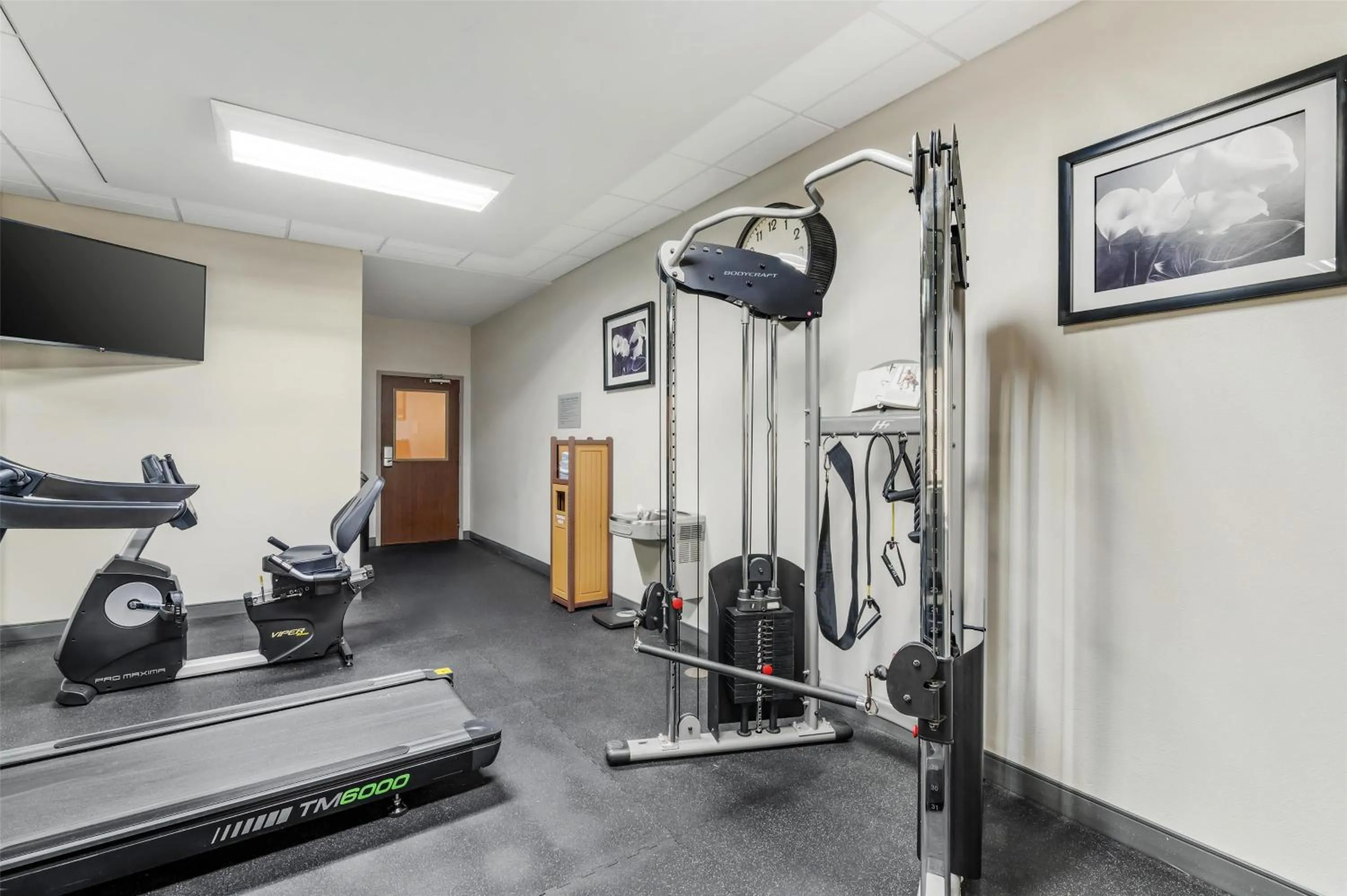 Fitness centre/facilities in Best Western Plus JFK Inn & Suites