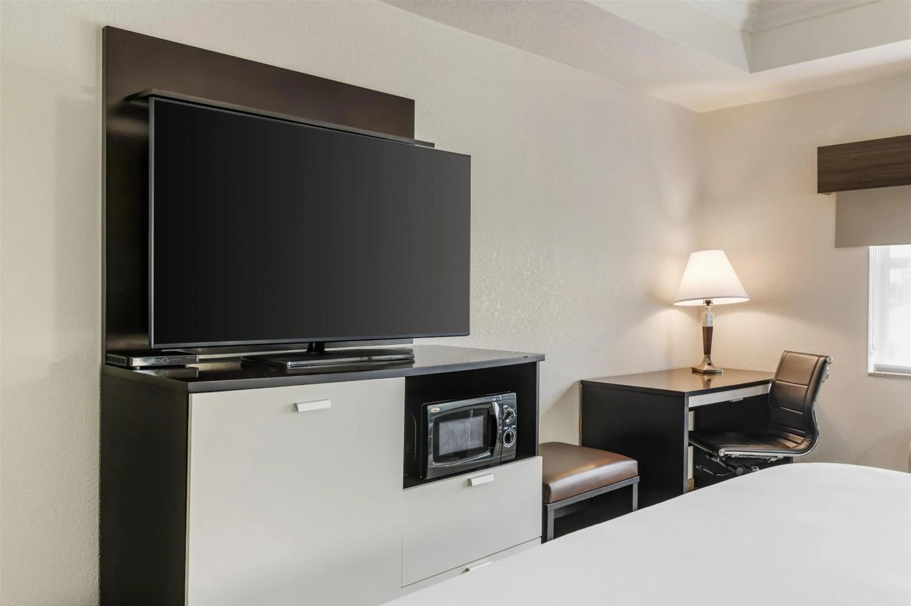 Bedroom in Best Western Plus JFK Inn & Suites