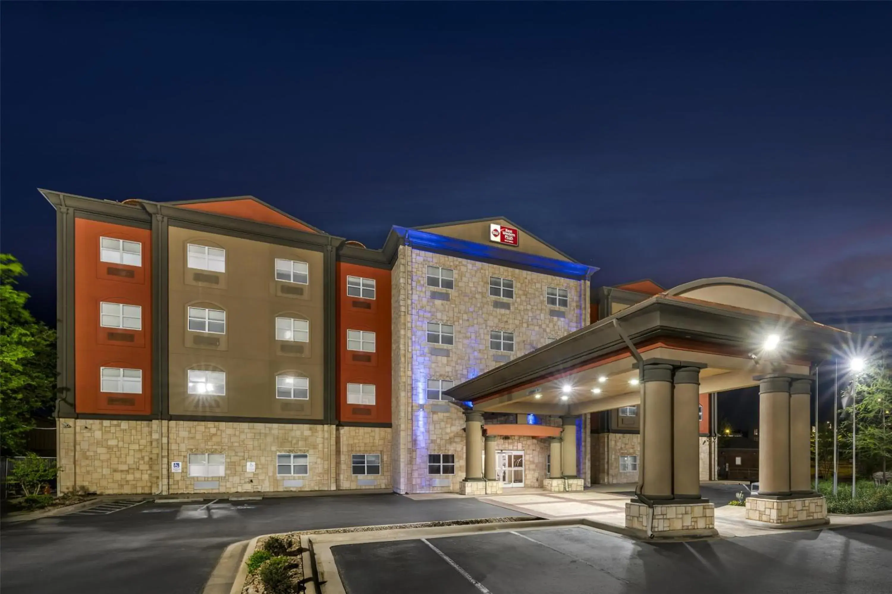 Property building in Best Western Plus JFK Inn & Suites Property building in Best Western Plus JFK Inn & Suites