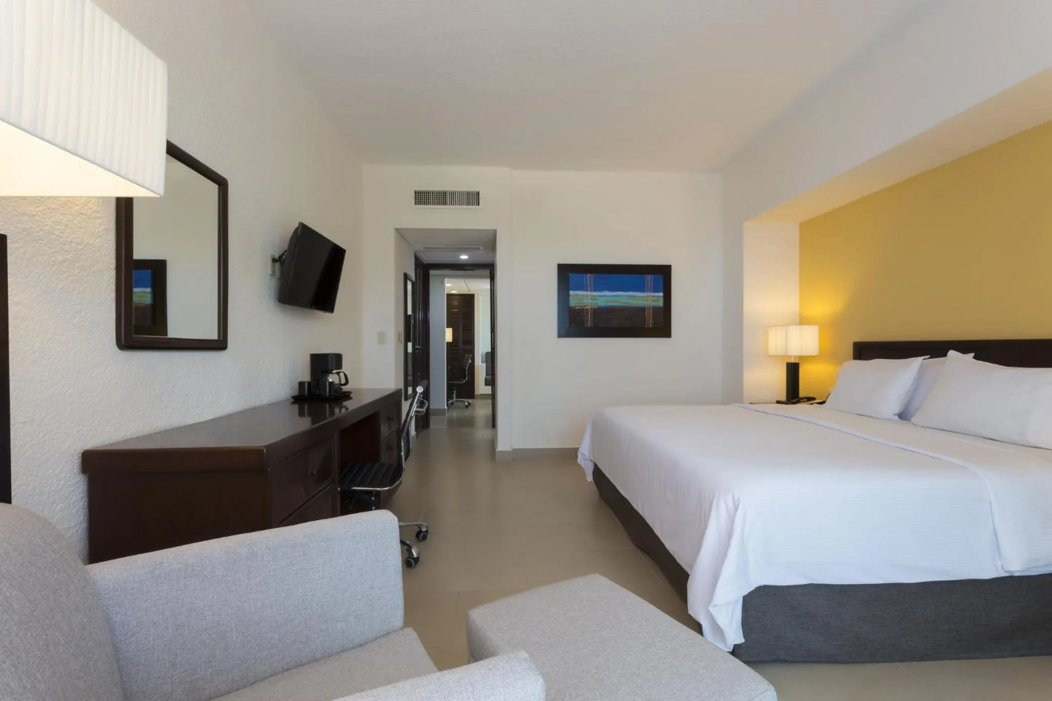 Photo of the whole room in Gamma Campeche Malecon