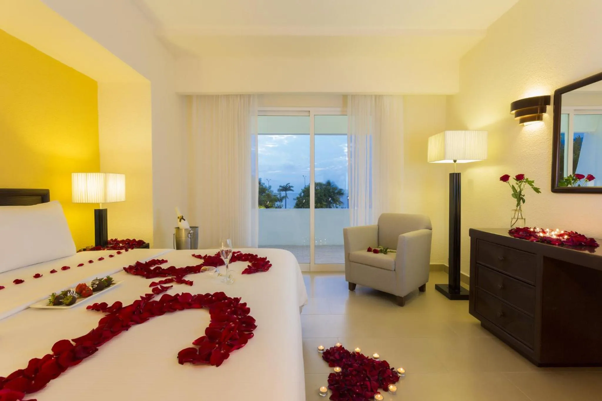 Photo of the whole room in Gamma Campeche Malecon