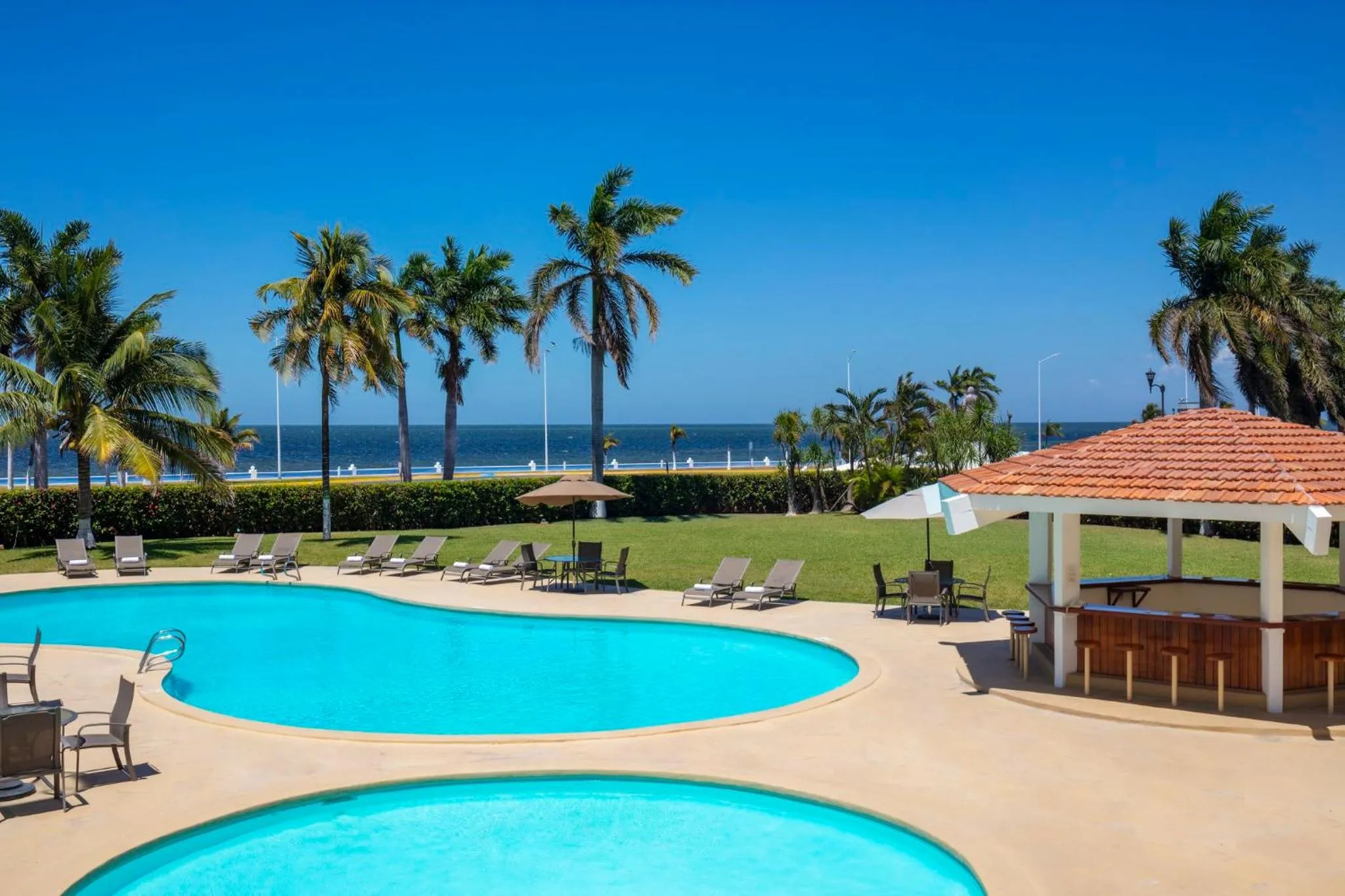 Swimming pool in Gamma Campeche Malecon
