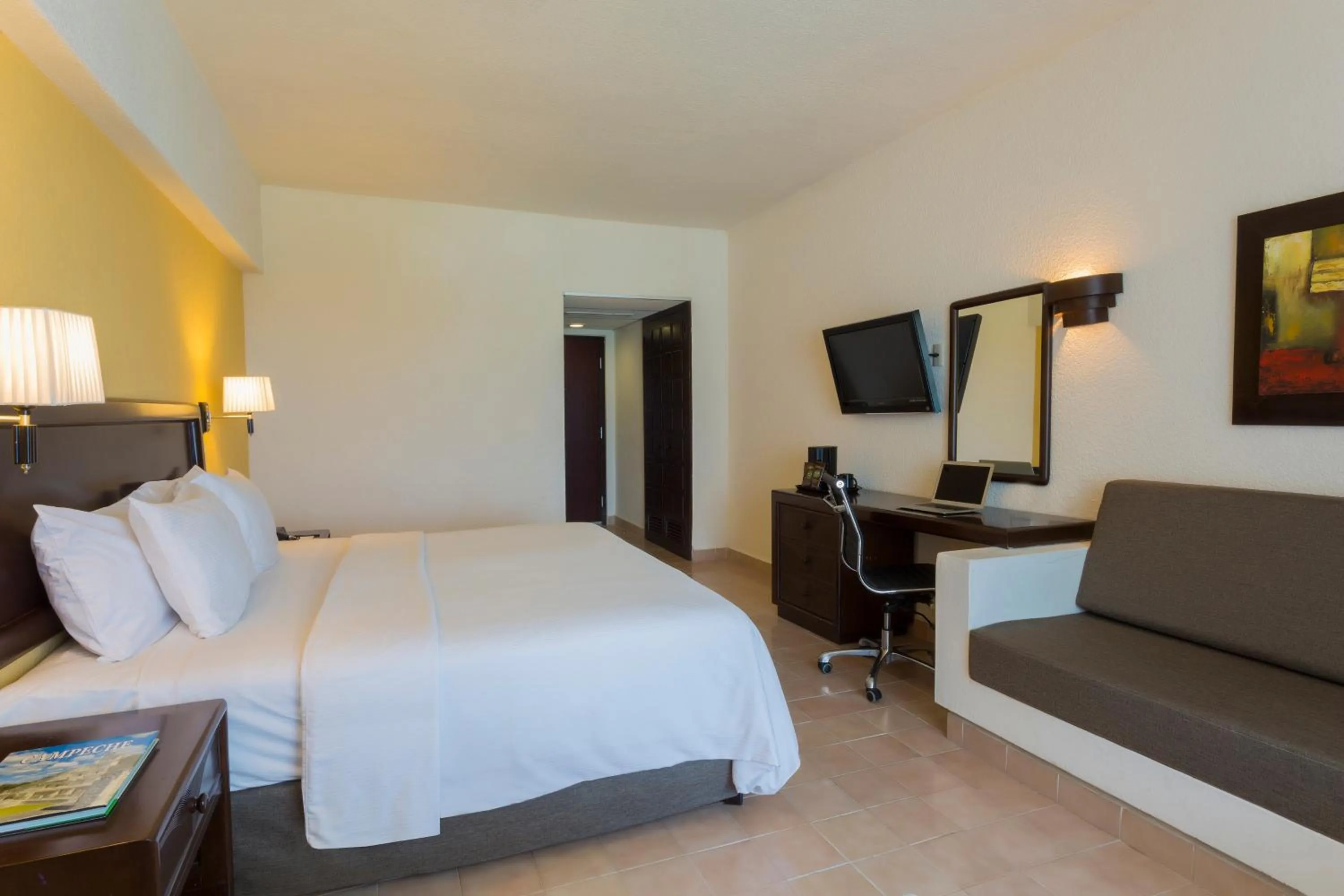 Photo of the whole room in Gamma Campeche Malecon