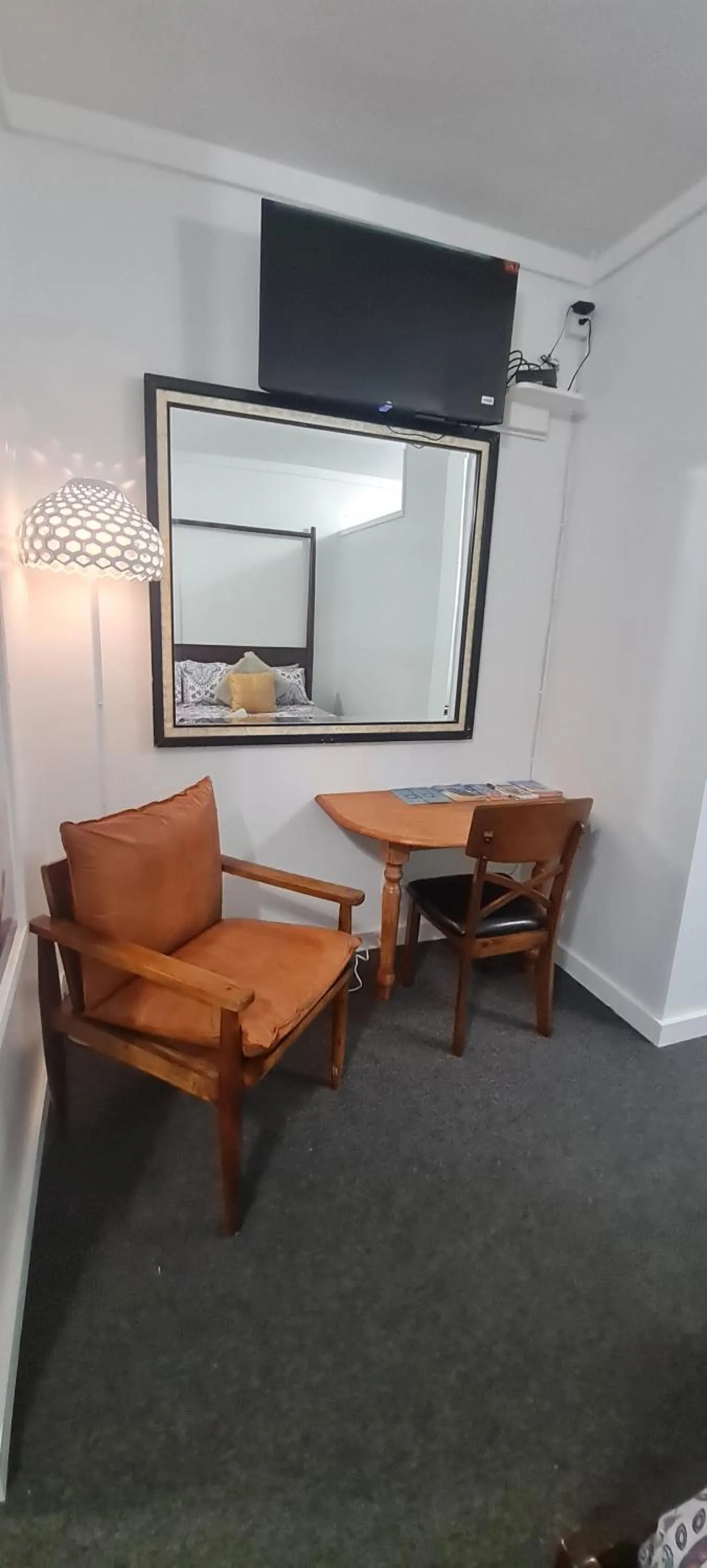 Seating area in BELL At The Airport Suites Adults Only - Free Airport Transportation