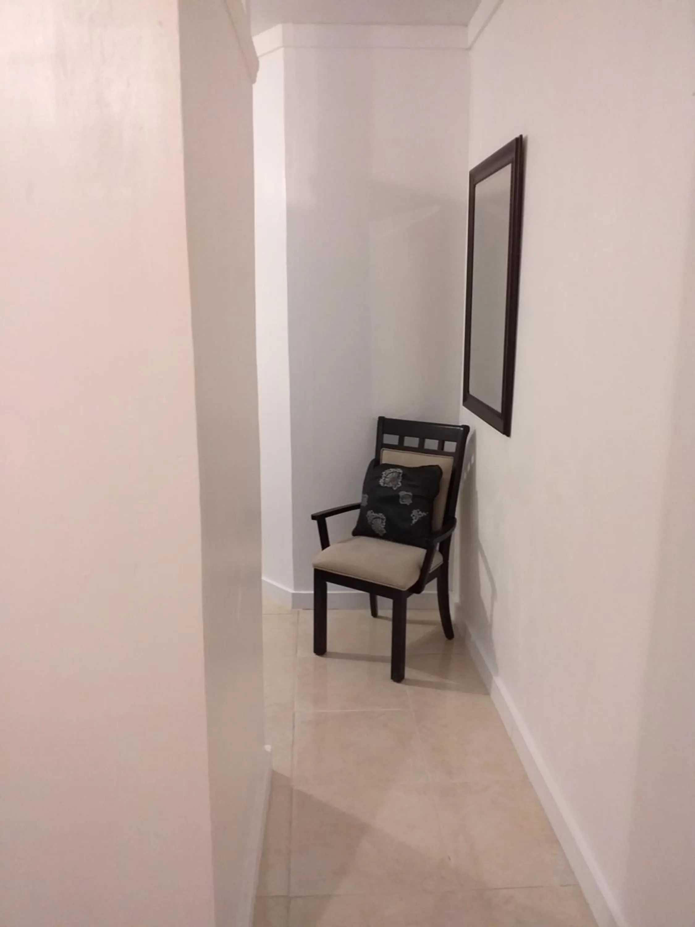 Seating area in BELL At The Airport Suites Adults Only - Free Airport Transportation