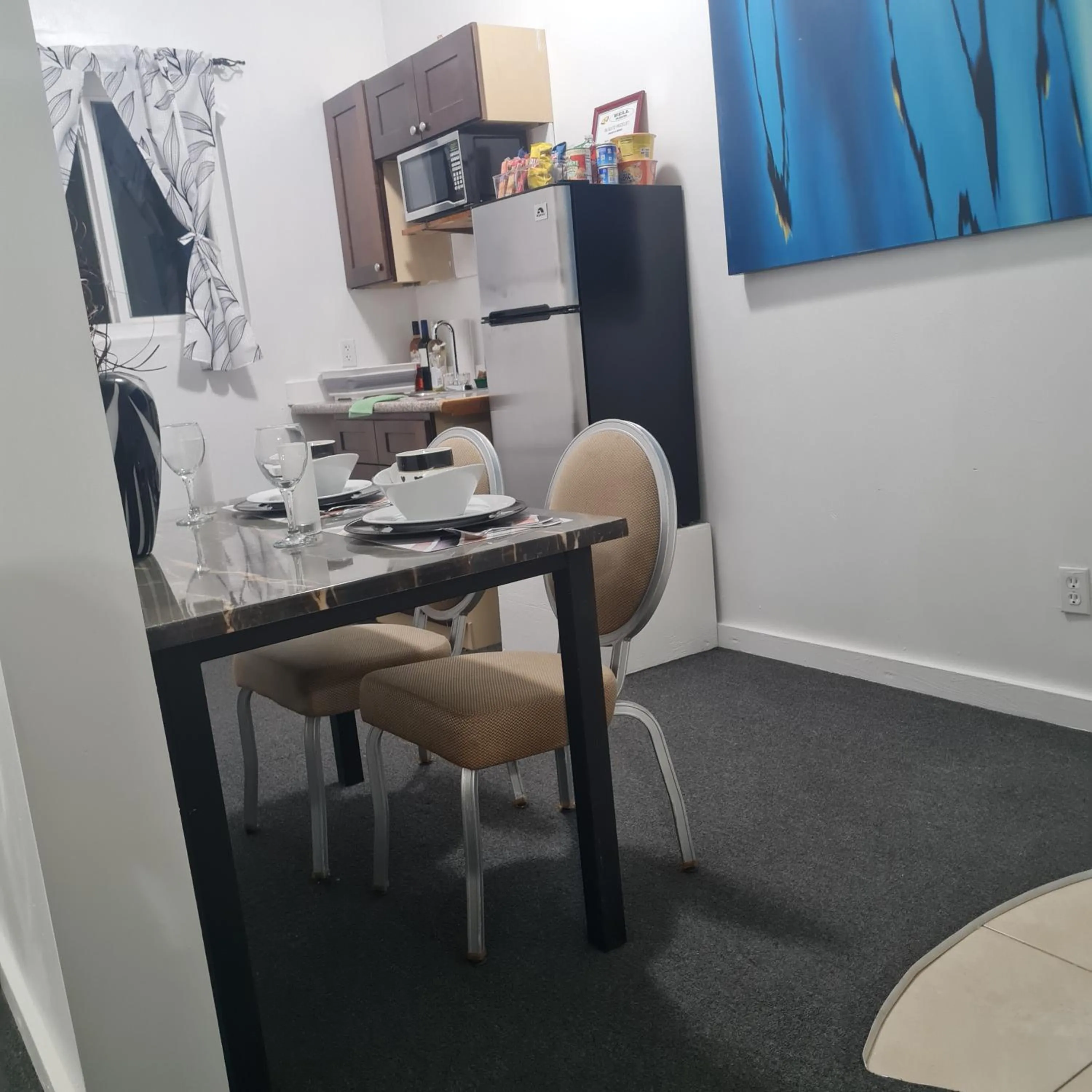 Dining area in BELL At The Airport Suites Adults Only - Free Airport Transportation