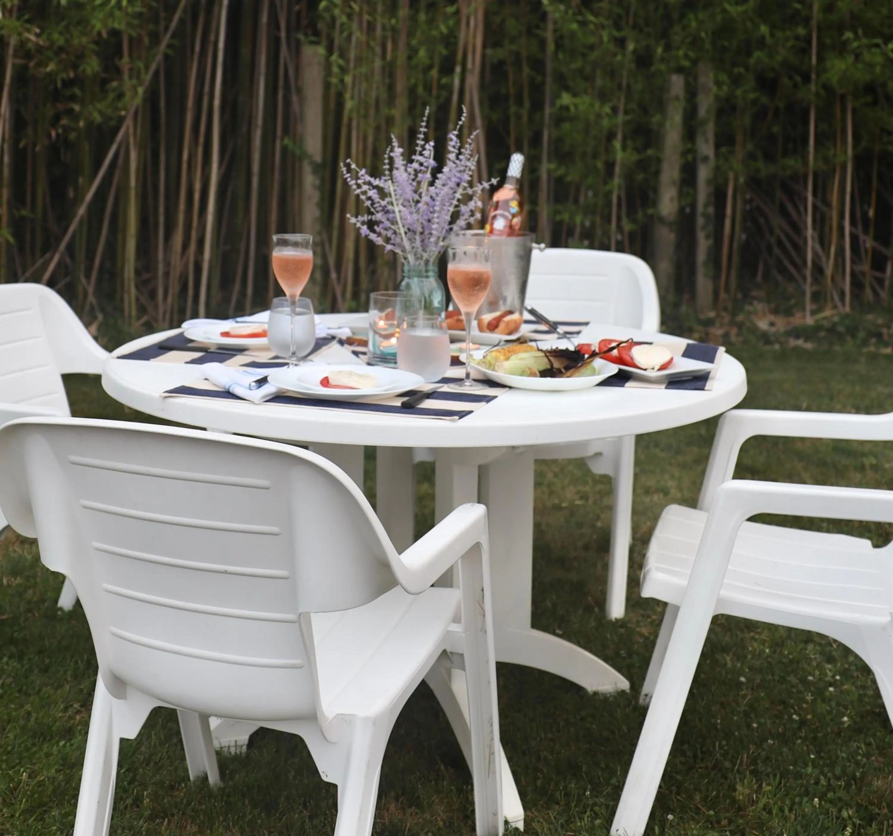 Dining area in Hartman's Briney Breezes Beach Resort