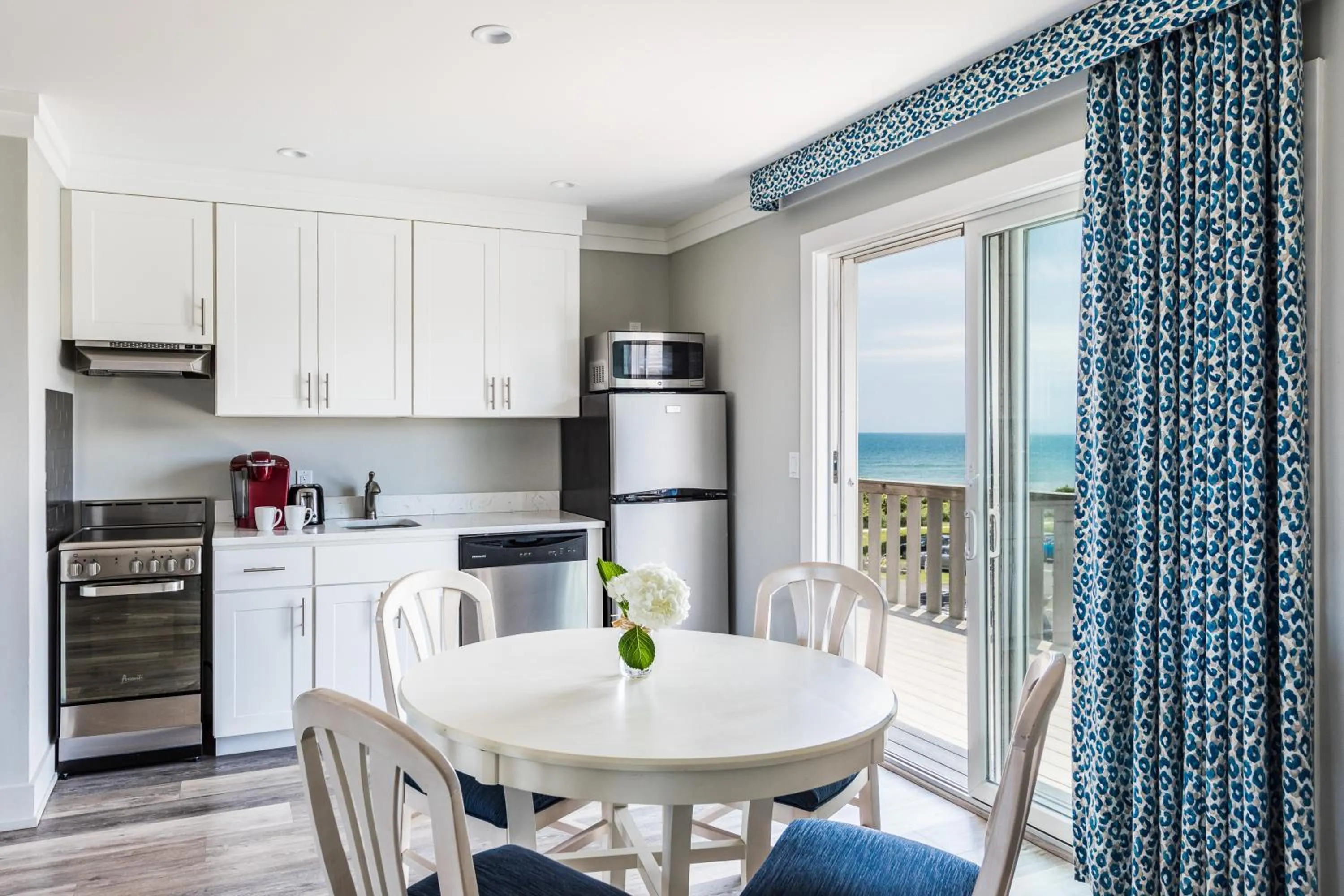 Kitchen or kitchenette in Hartman's Briney Breezes Beach Resort