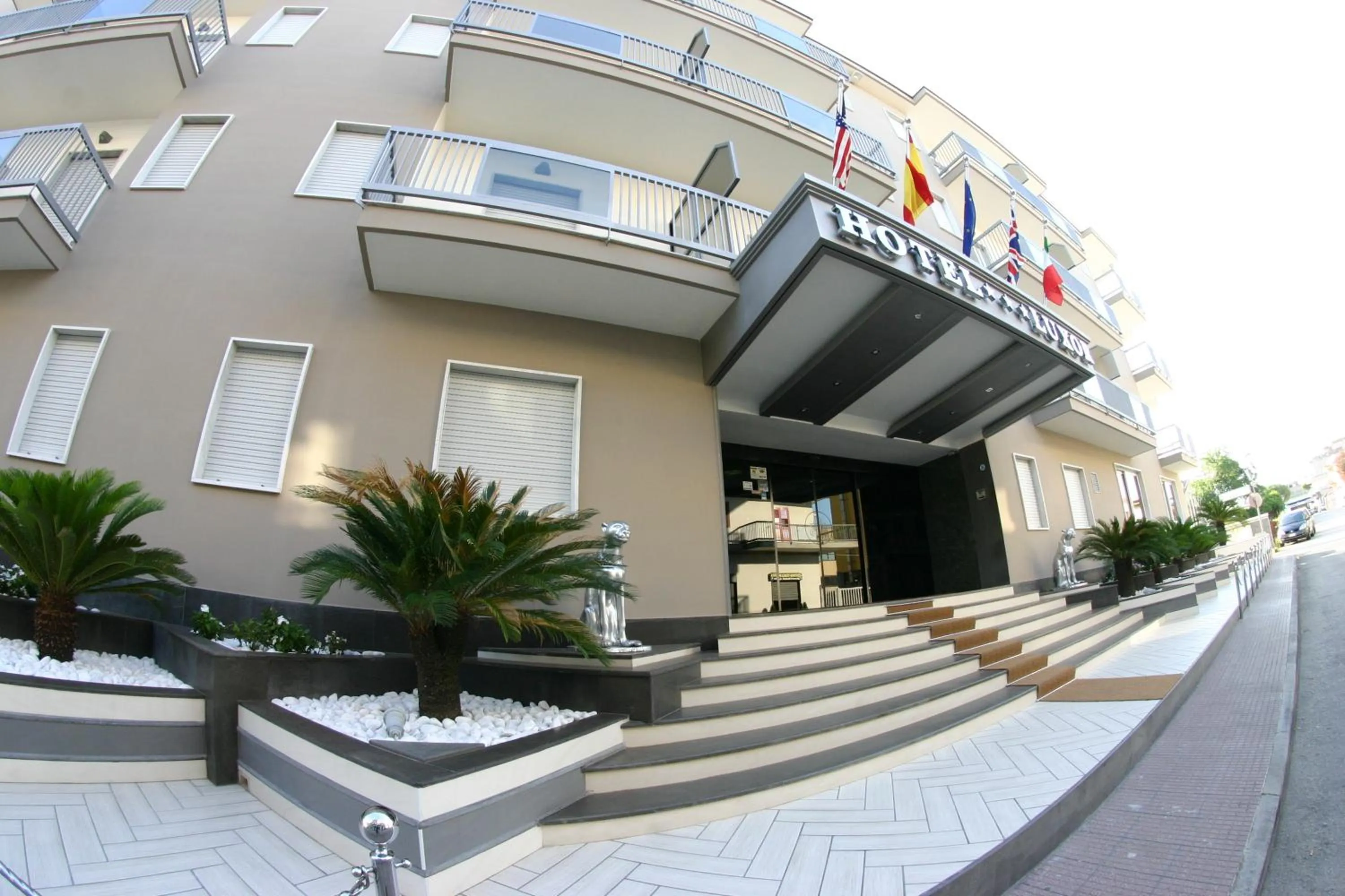 Facade/entrance in Hotel Luxor