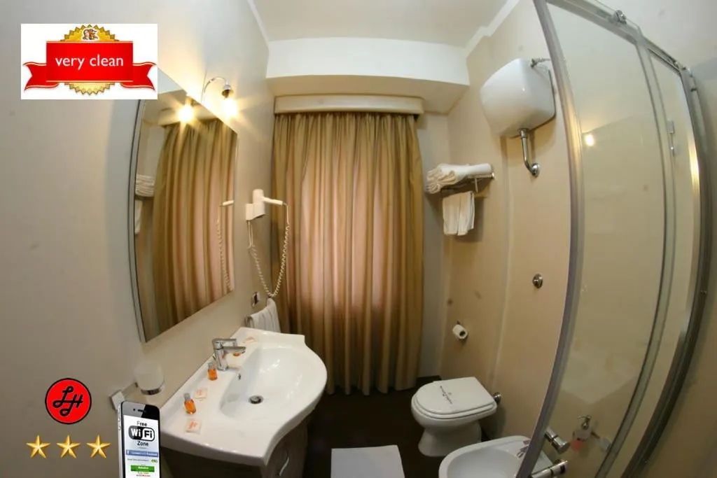 Shower in Hotel Luxor