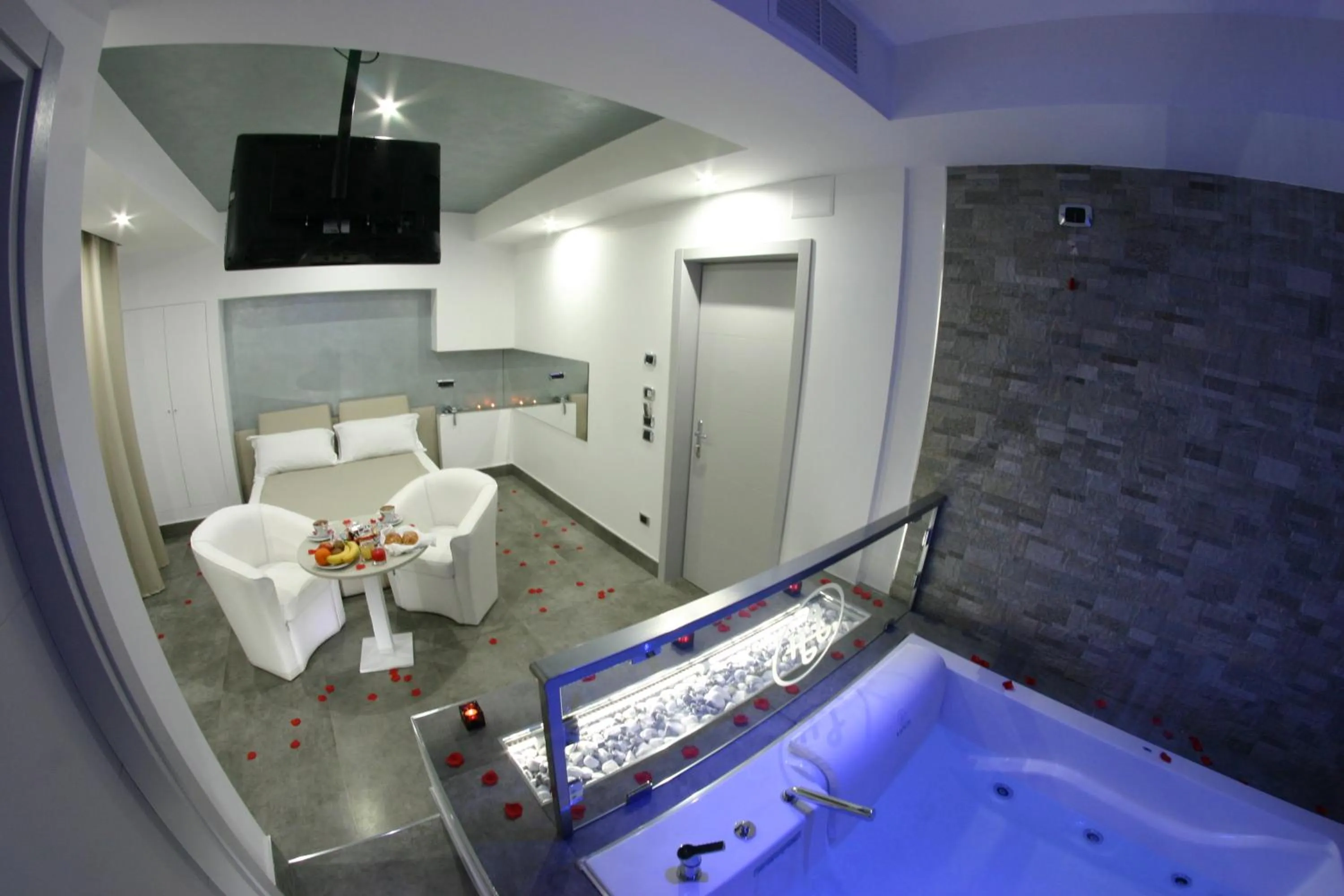 Photo of the whole room in Hotel Luxor