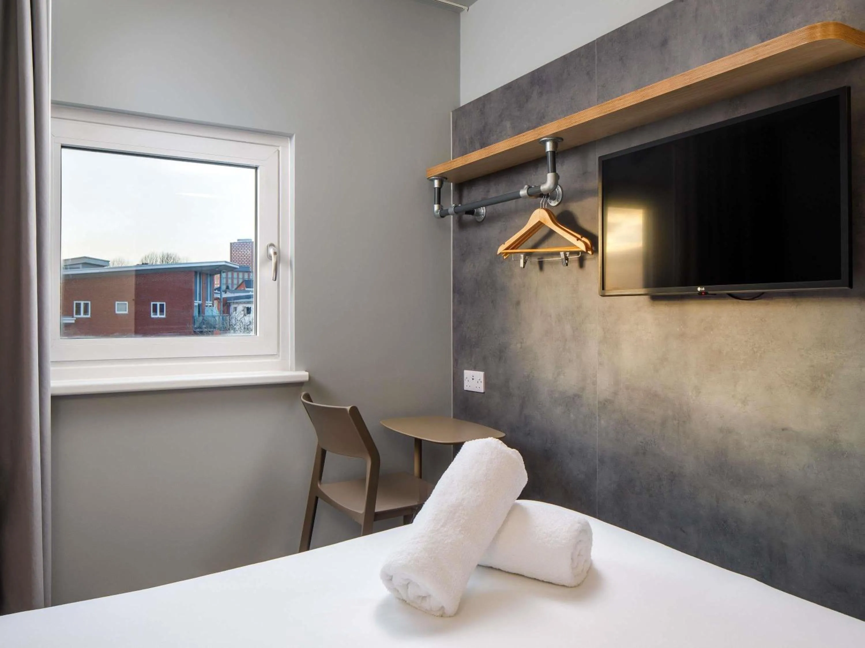 Bedroom, Bed in ibis budget Birmingham Centre