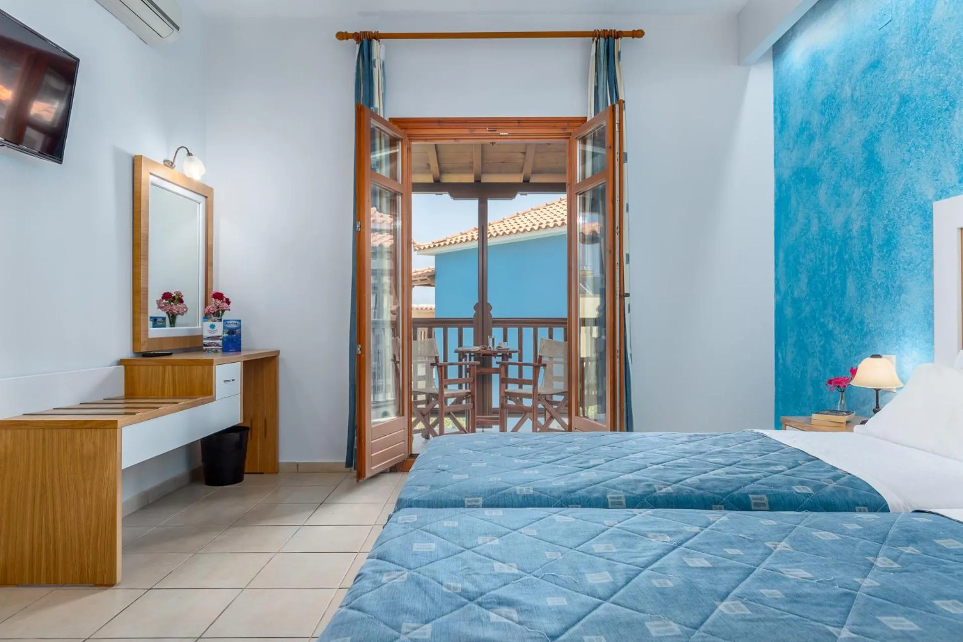 Photo of the whole room, Bed in Aeolos Hotel