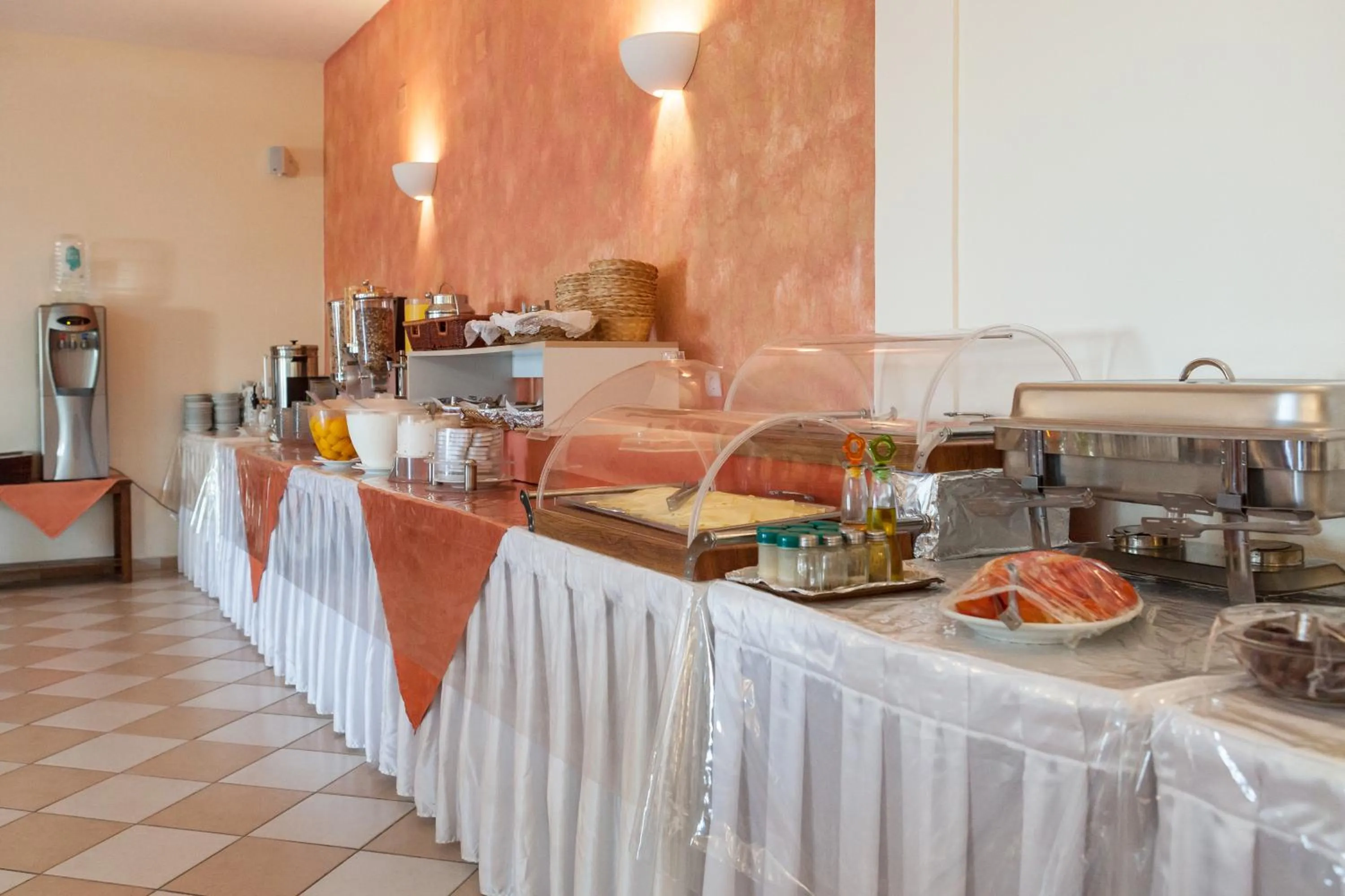 Restaurant/places to eat in Aeolos Hotel