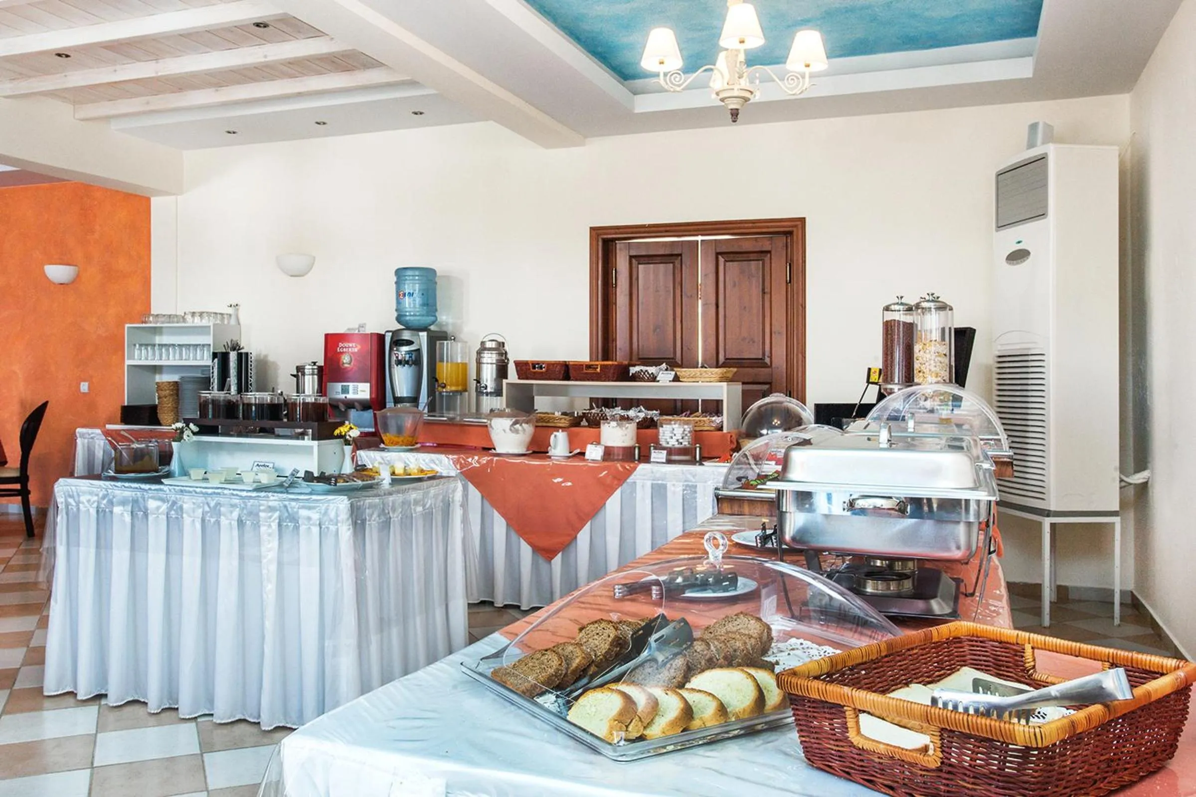 Restaurant/places to eat in Aeolos Hotel