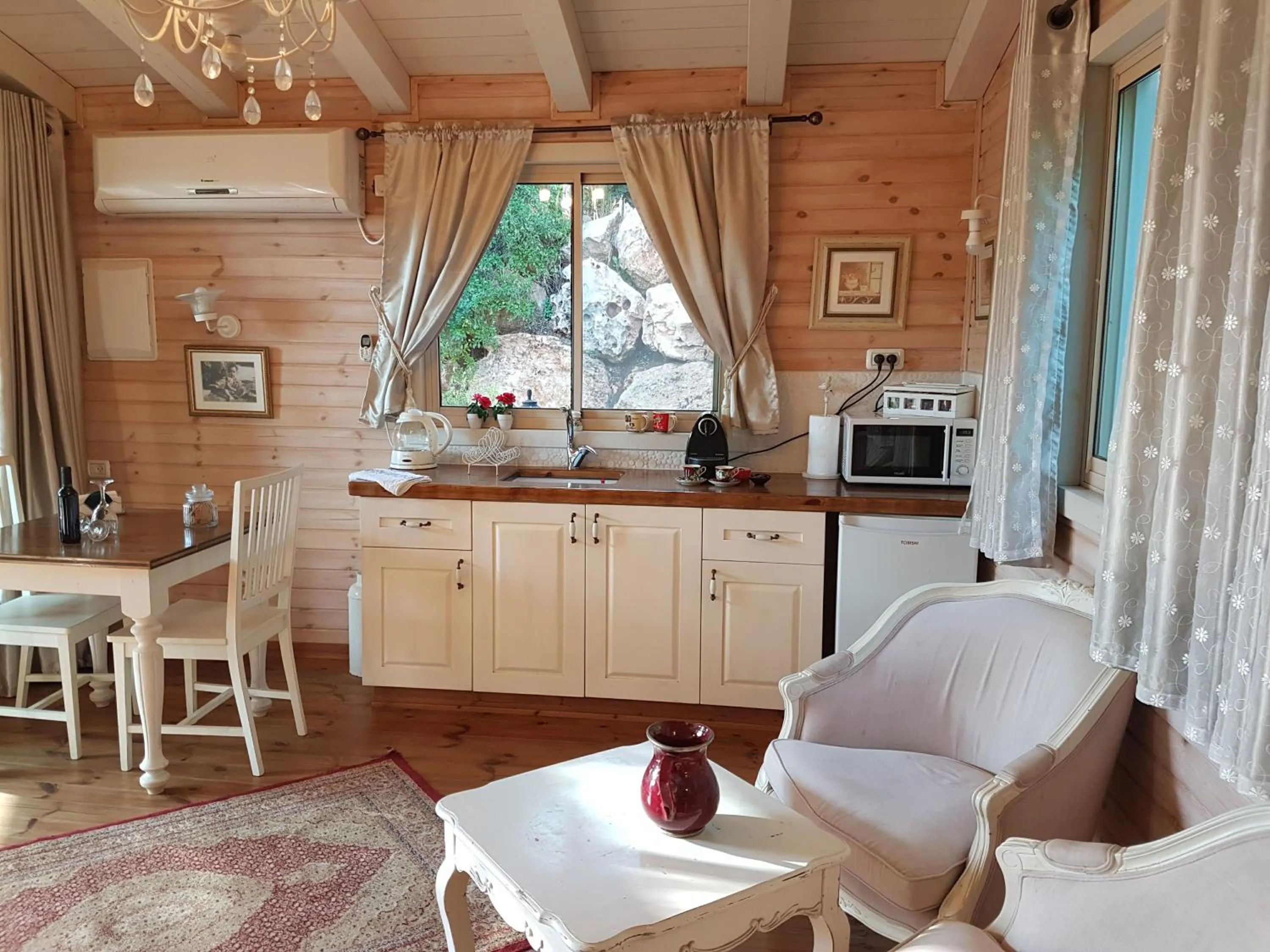 Kitchen or kitchenette in Betzel Ha'Ella