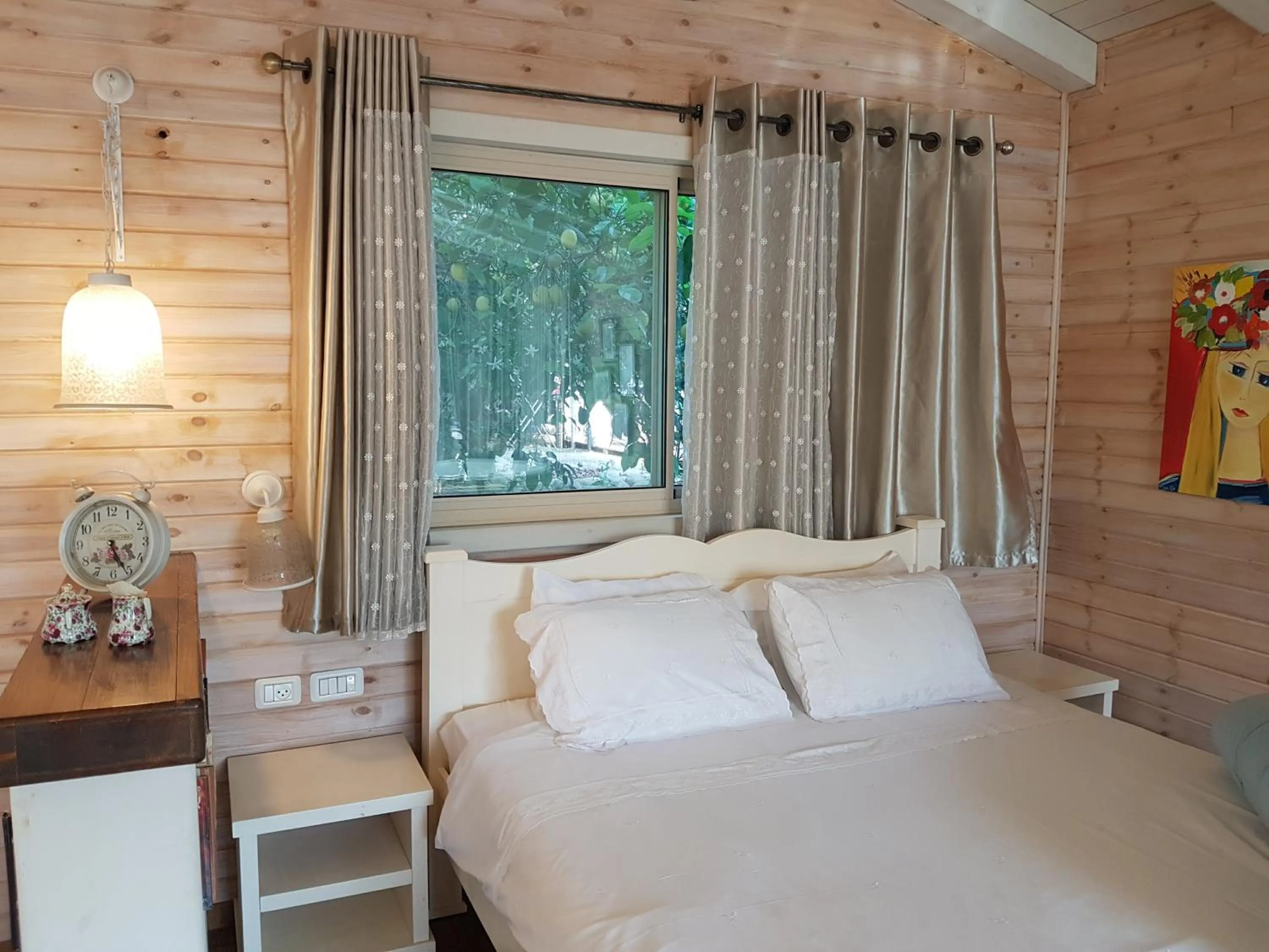 Bed in Betzel Ha'Ella