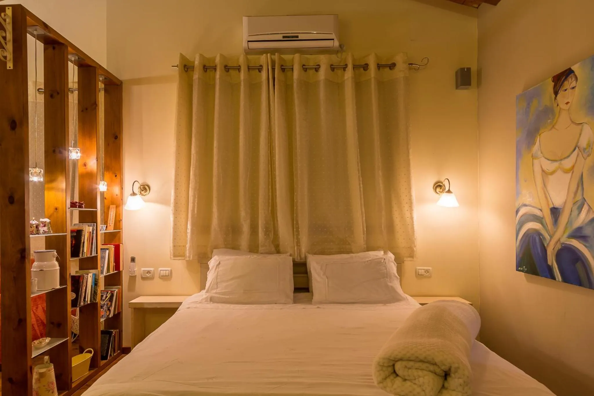 Bedroom, Bed in Betzel Ha'Ella