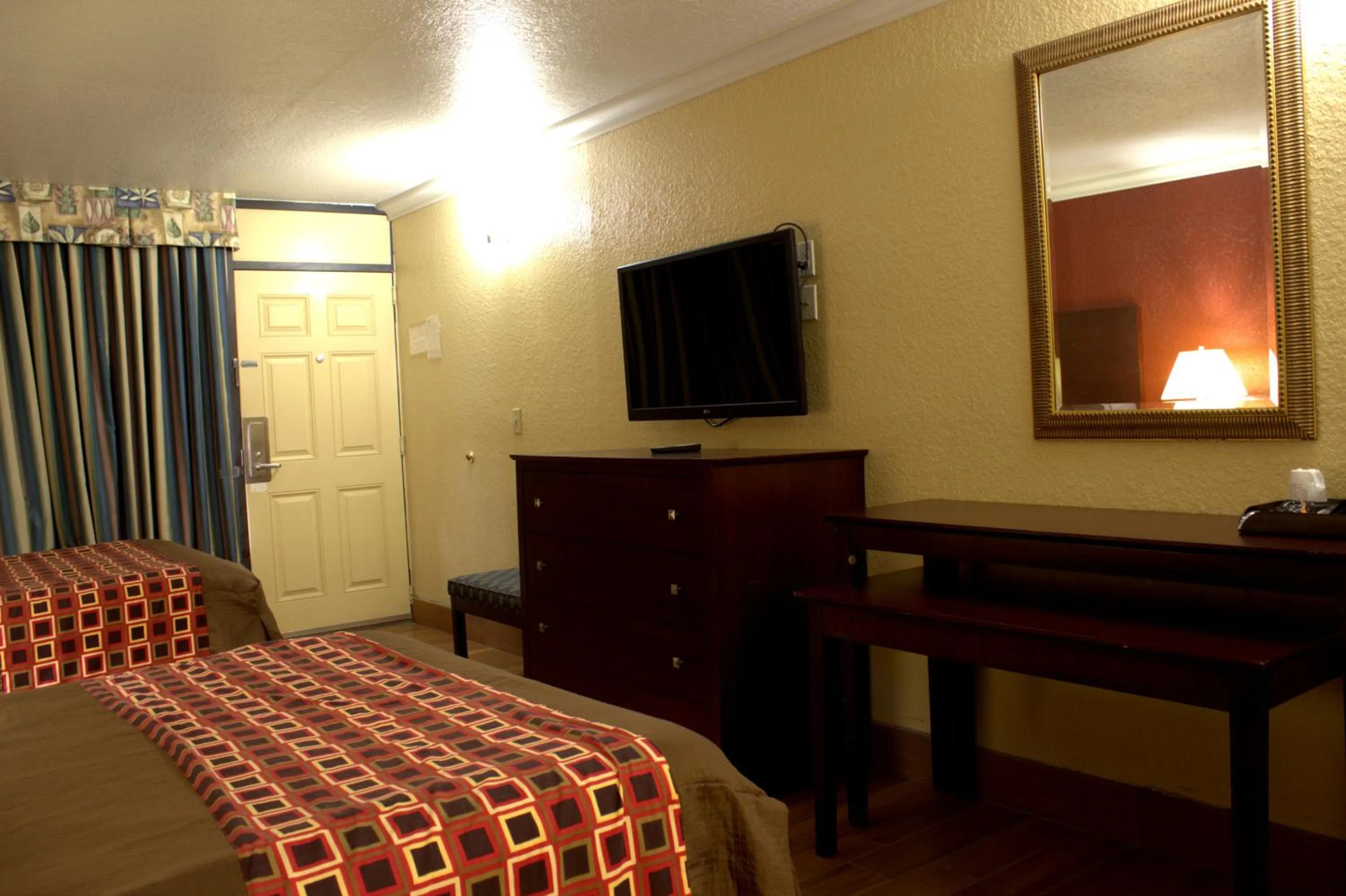 TV and multimedia in Polynesian Inn