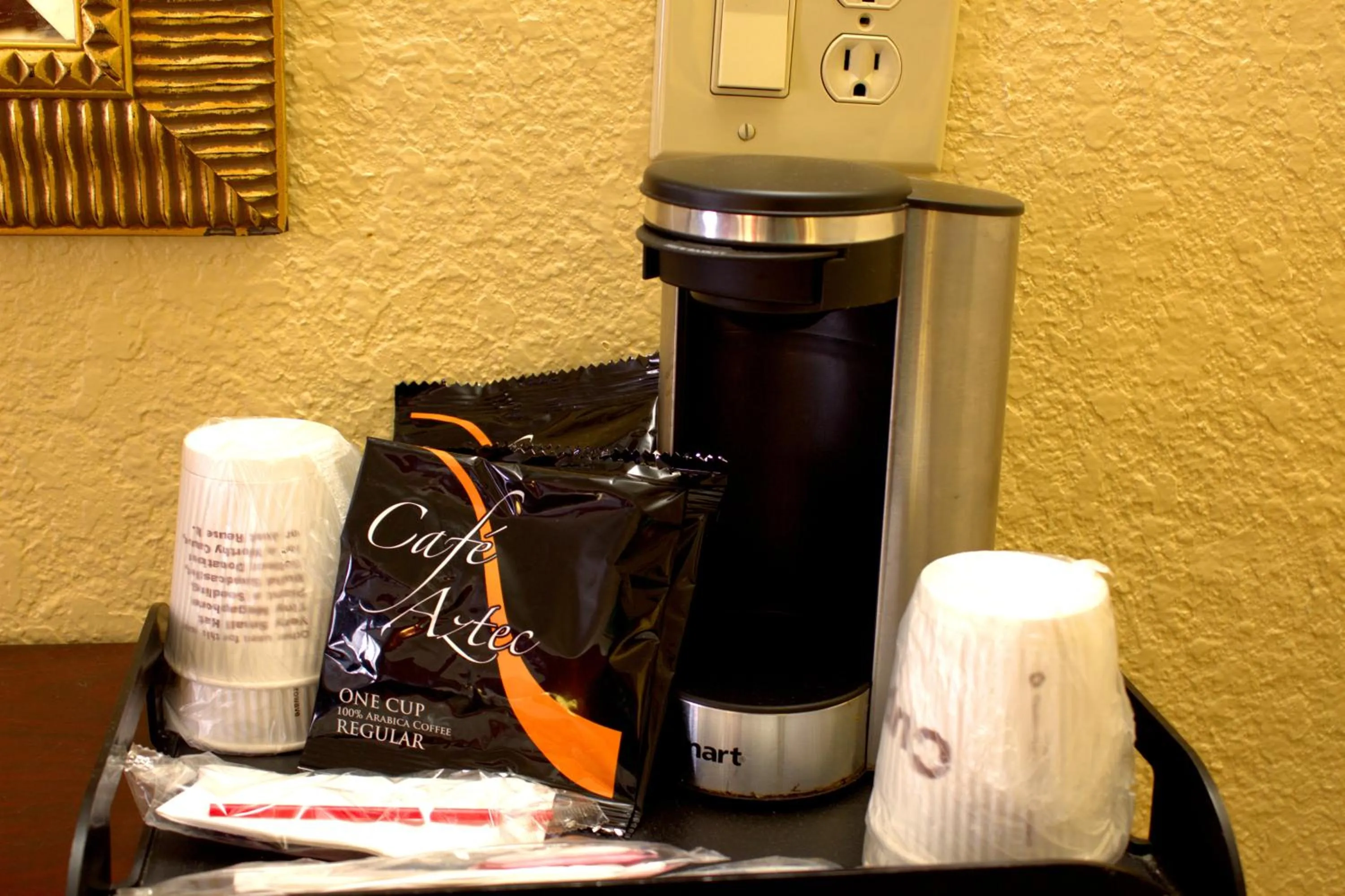 Coffee/tea facilities in Polynesian Inn