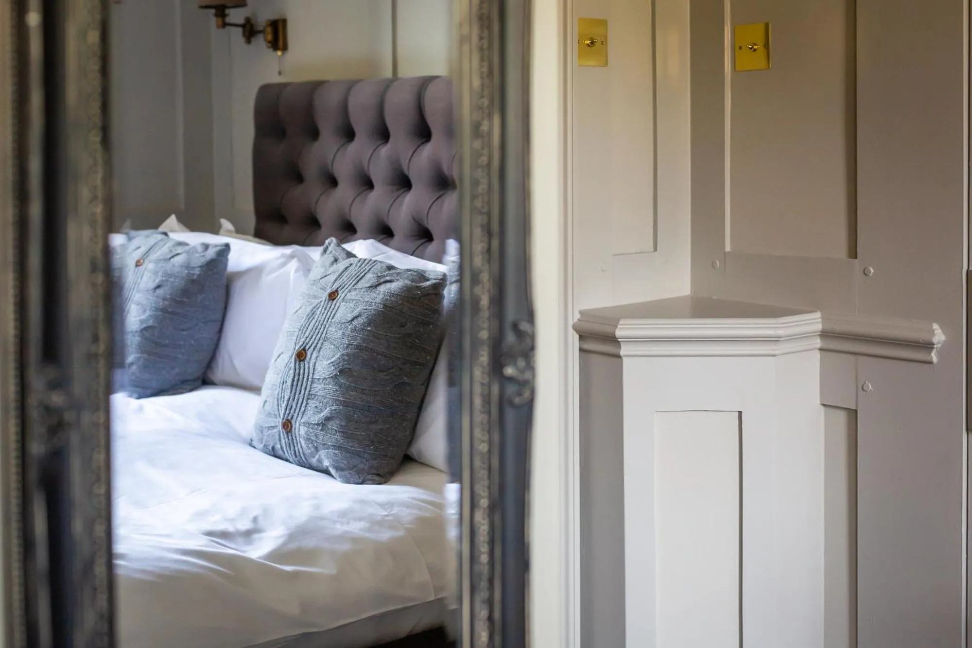 Bedroom, Bed in The Running Horses