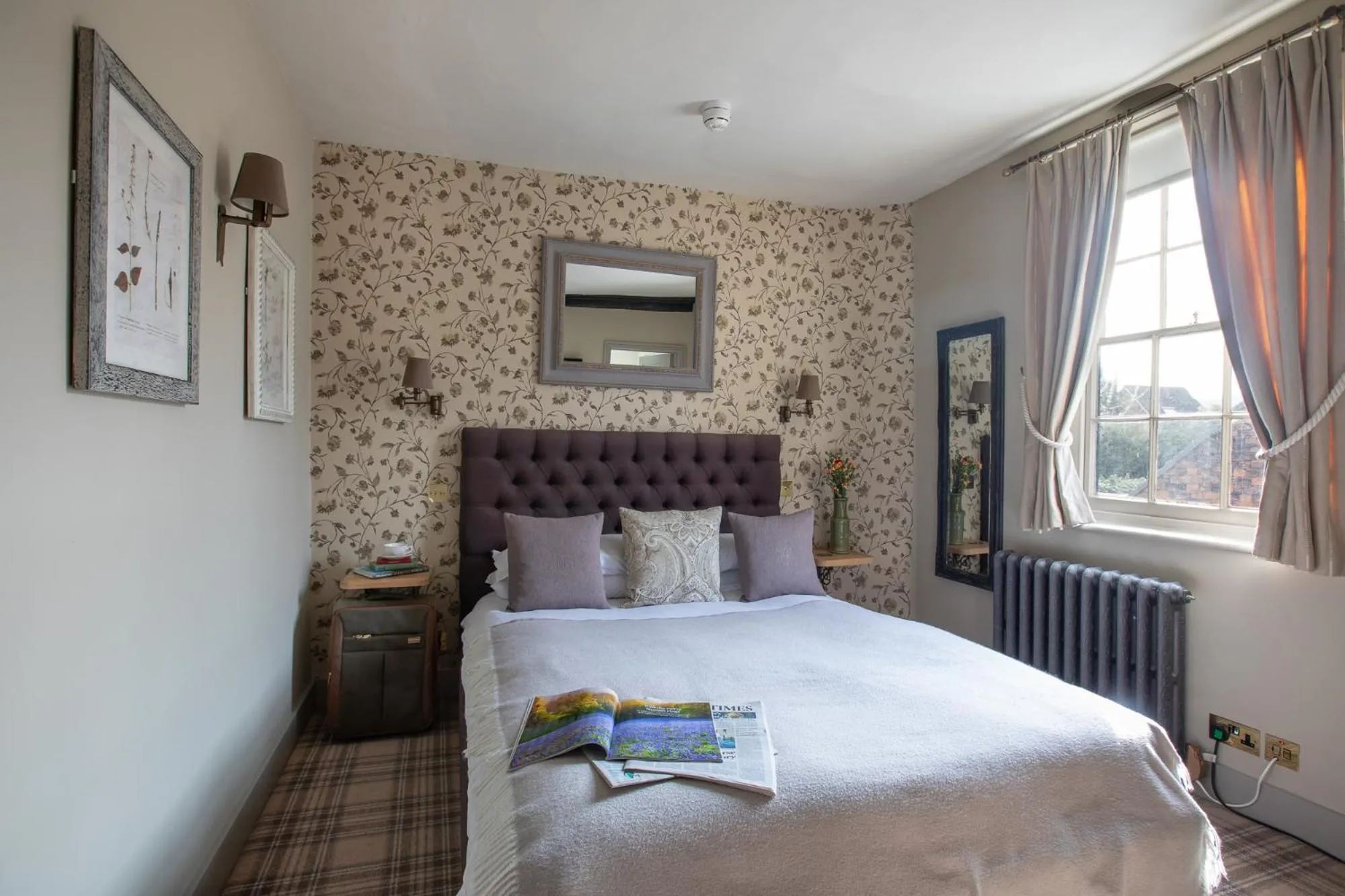 Bedroom, Bed in The Running Horses