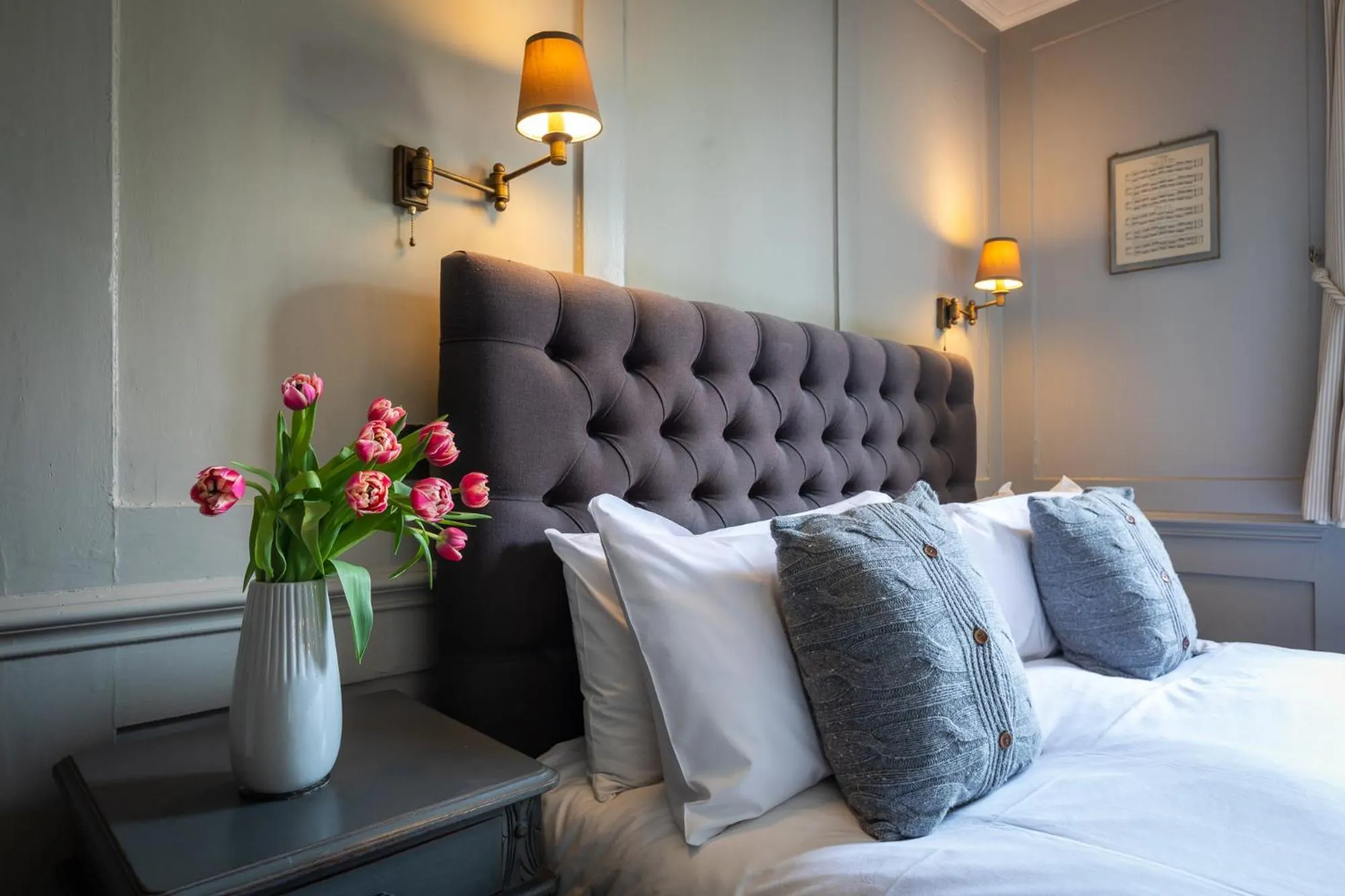 Bedroom, Bed in The Running Horses