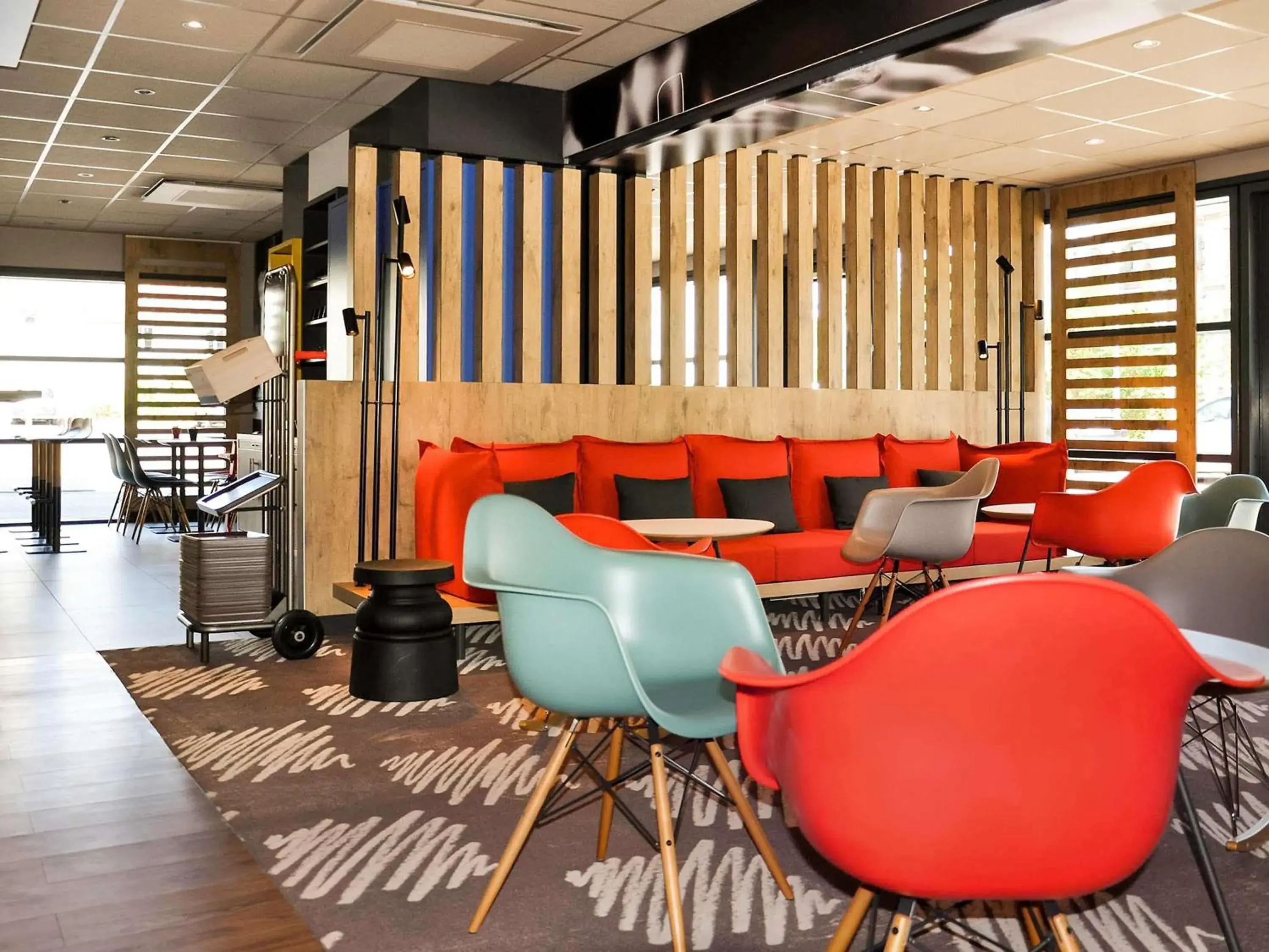 Lounge or bar in ibis Troyes Centre Lounge or bar in ibis Troyes Centre