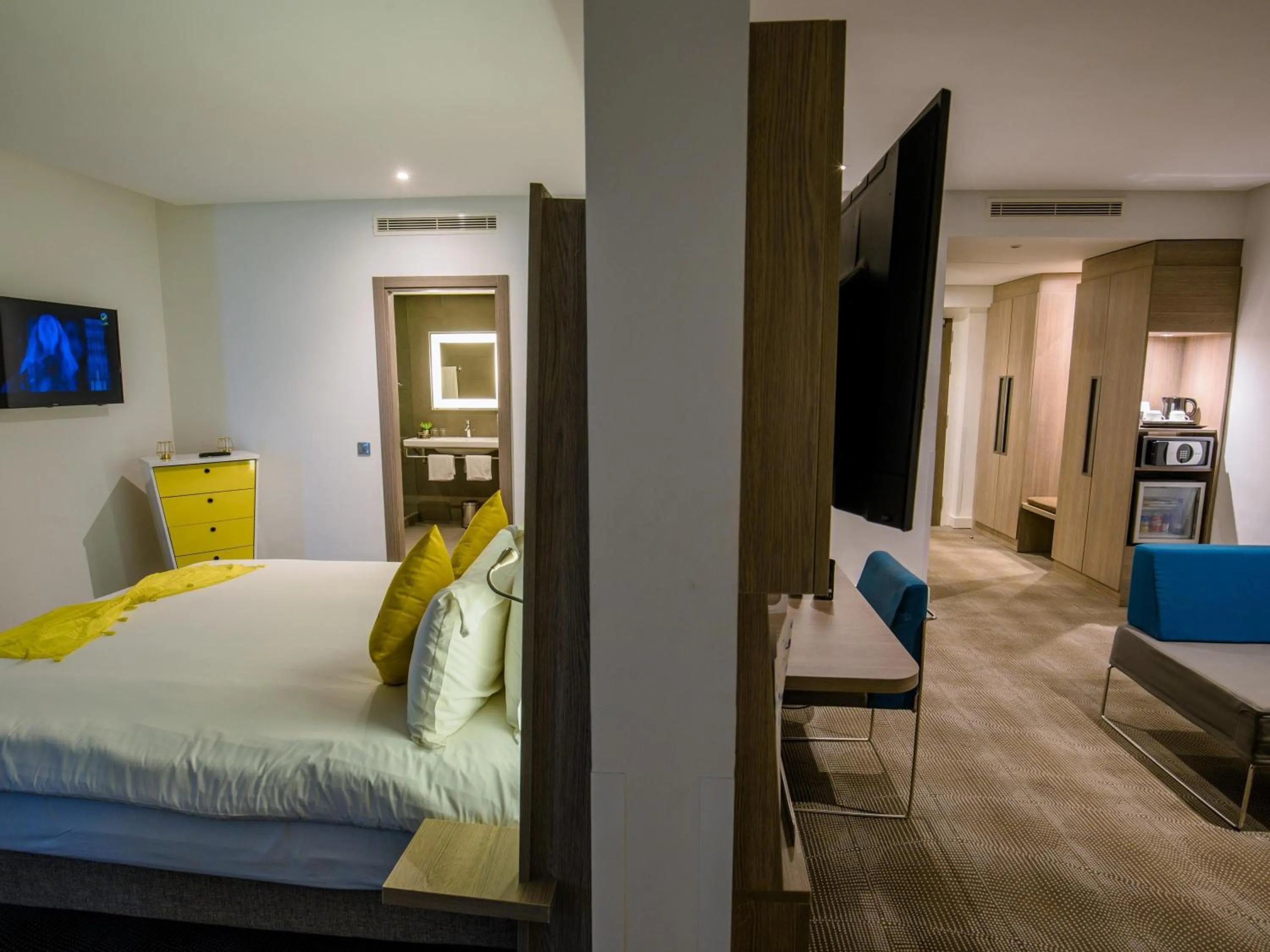 Property building, Bed in Novotel Mohammedia