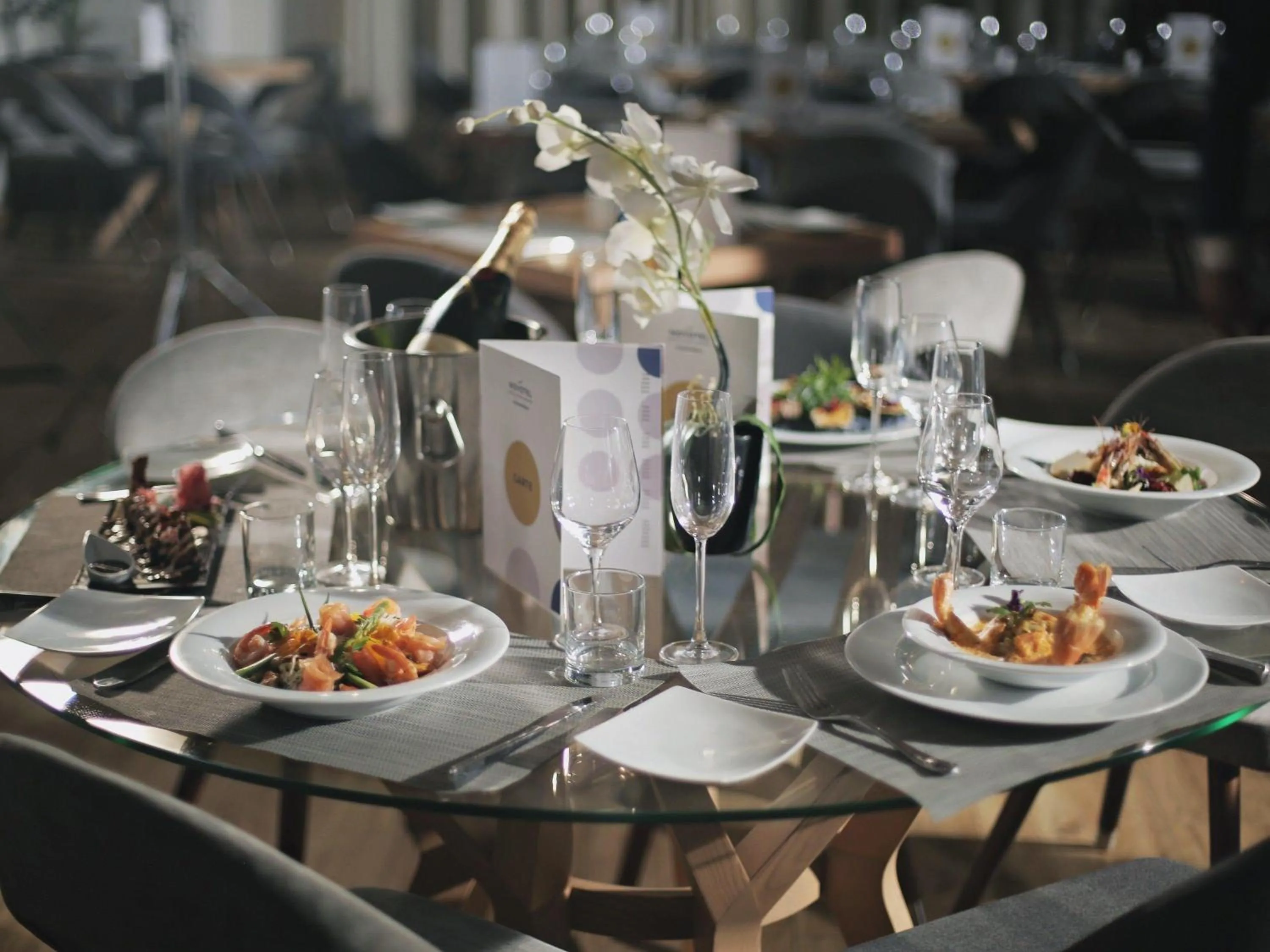 Restaurant/places to eat in Novotel Mohammedia