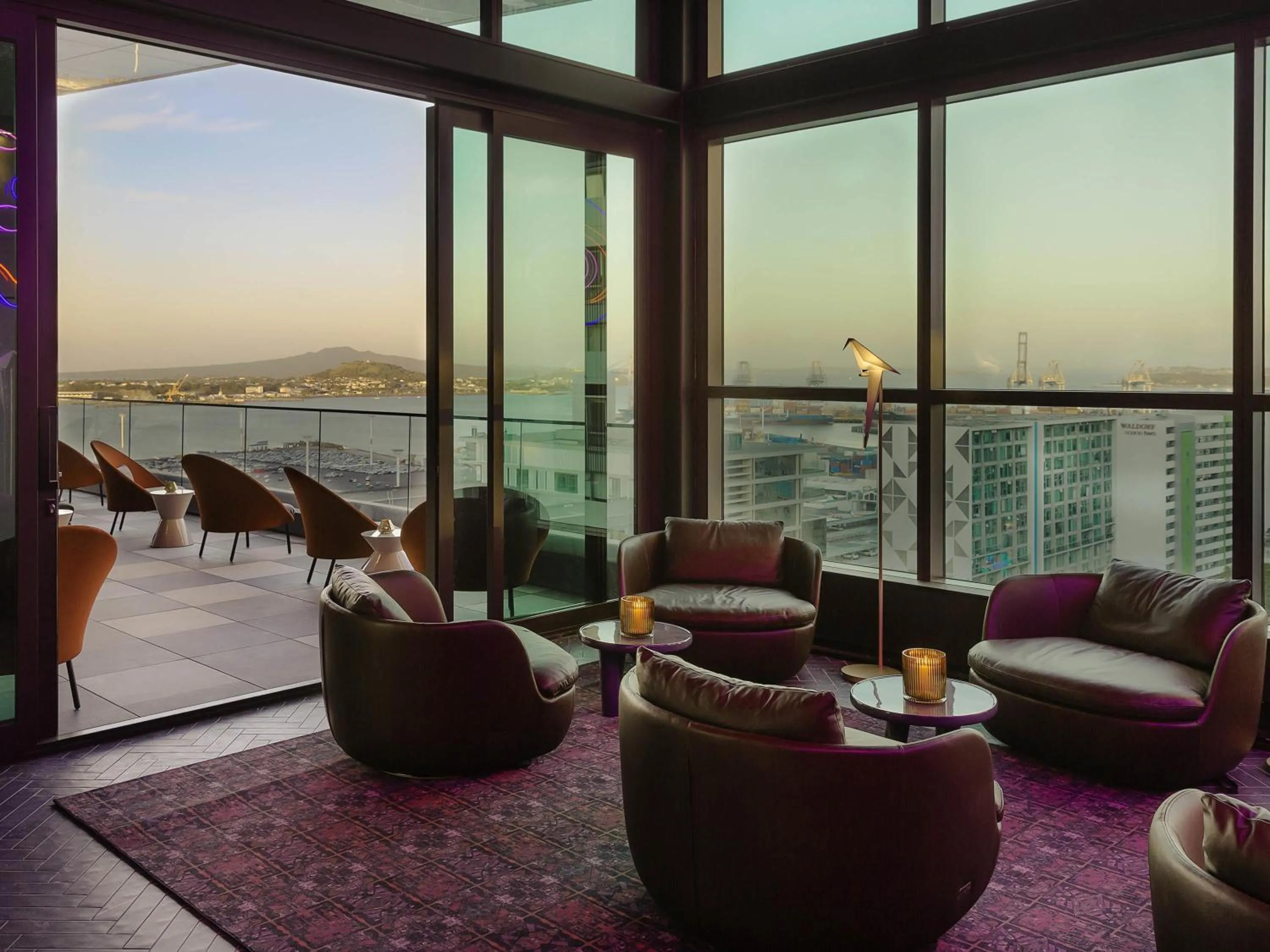 Lounge or bar in SO/ Auckland