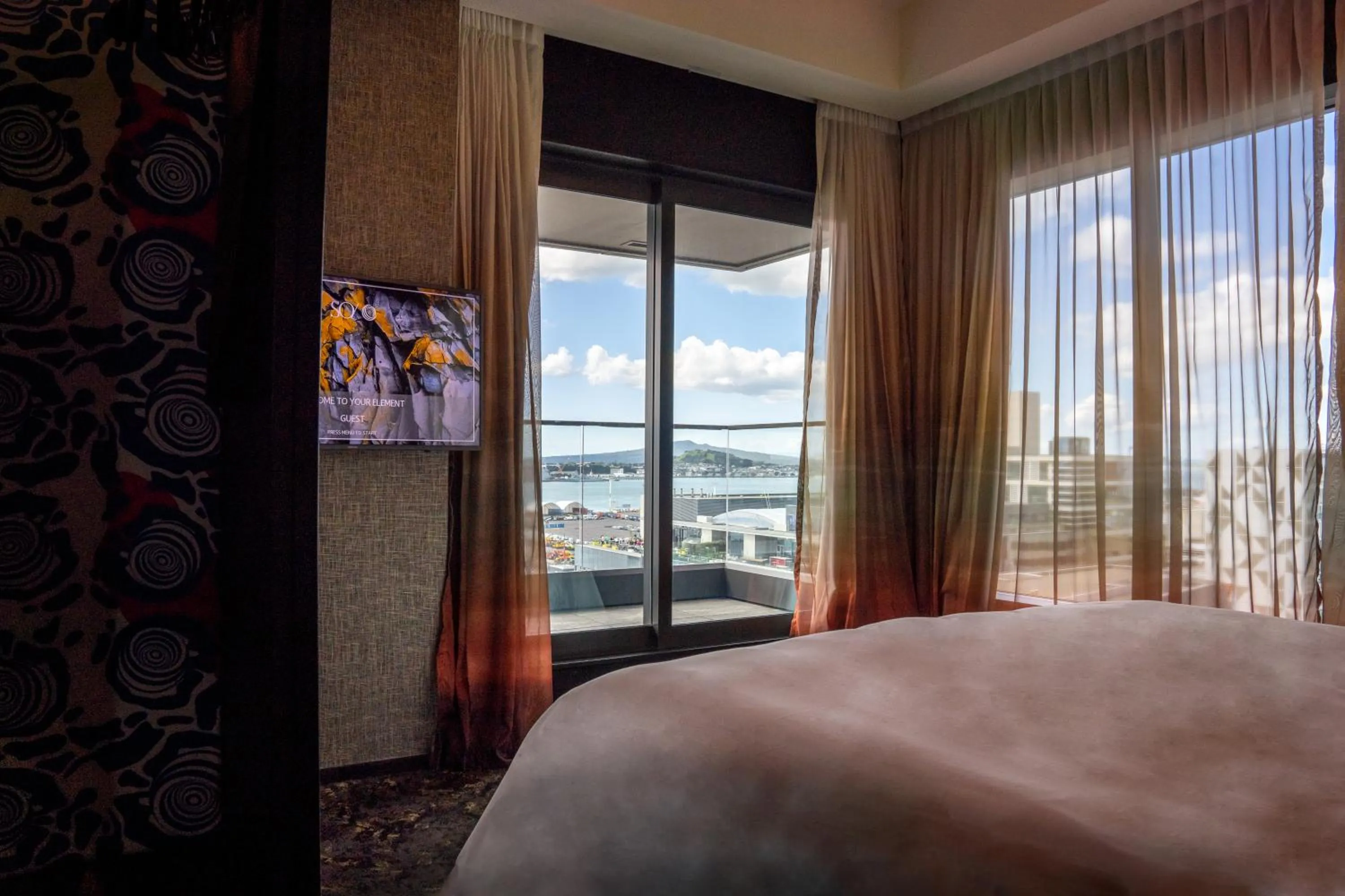 TV and multimedia, Bed in SO/ Auckland