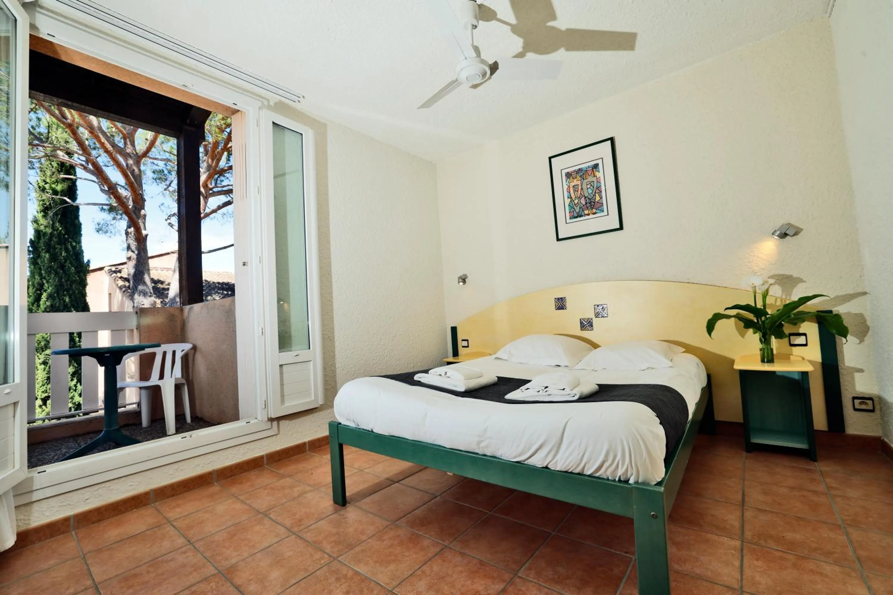 Bedroom, Bed in Village vacances Le Hameau des Oliviers