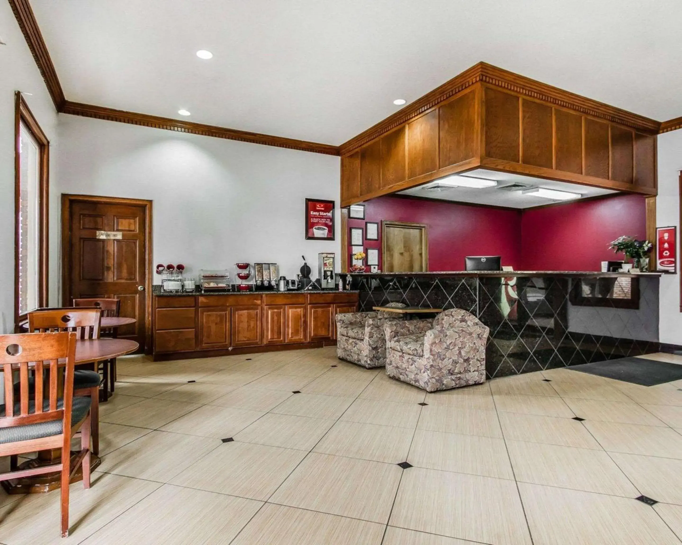 Lobby or reception, Restaurant/Places to Eat in Econo Lodge Inn & Suites Enterprise