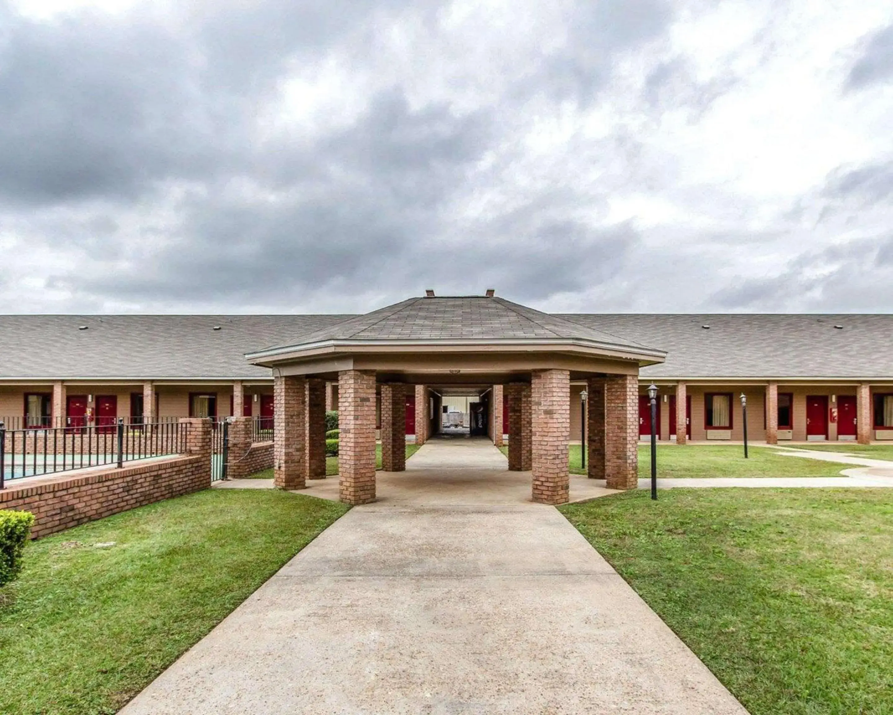 Property Building in Econo Lodge Inn & Suites Enterprise