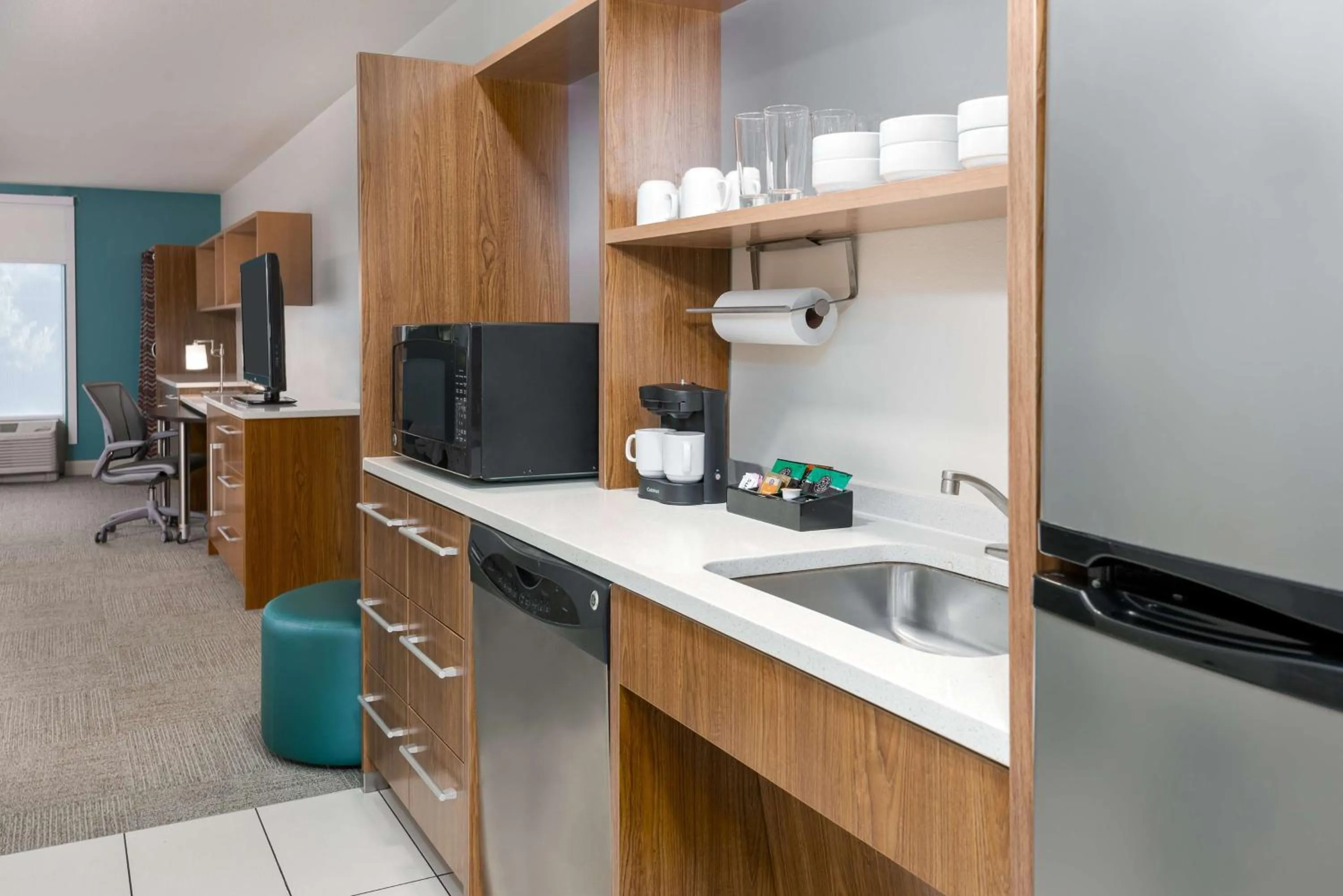 Kitchen or kitchenette in Home2 Suites by Hilton Charleston Airport Convention Center, SC