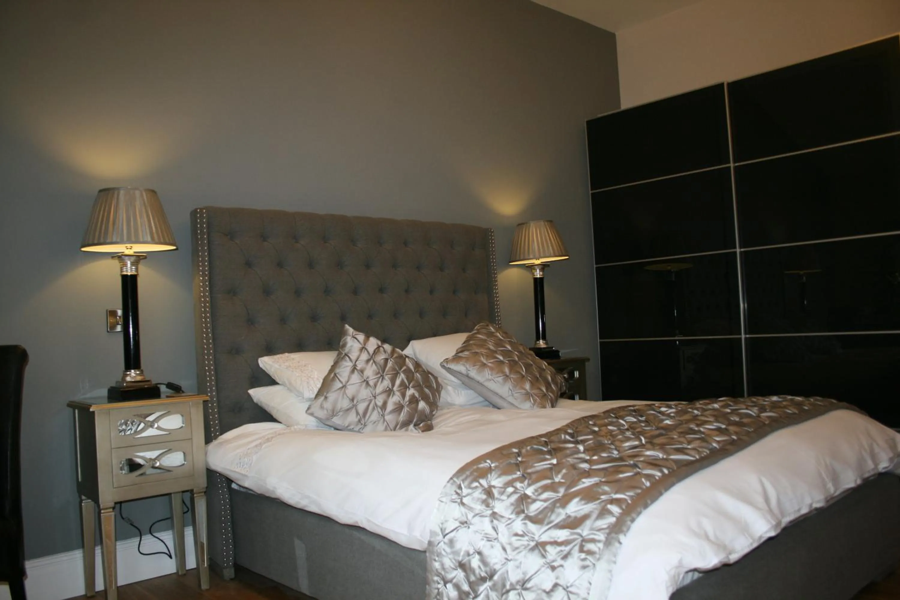 Bedroom, Bed in The Wyvill Arms