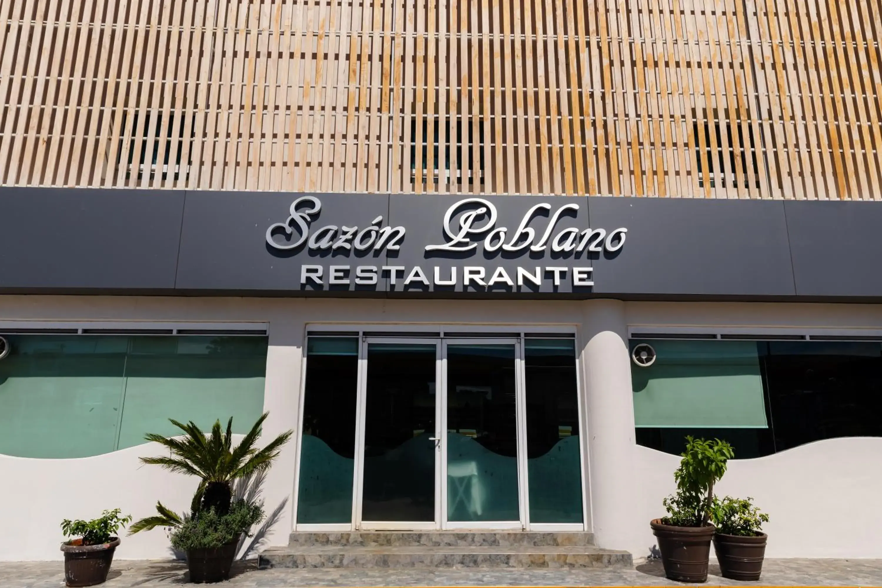 Restaurant/places to eat in Plaza Poblana Restaurant/places to eat in Plaza Poblana