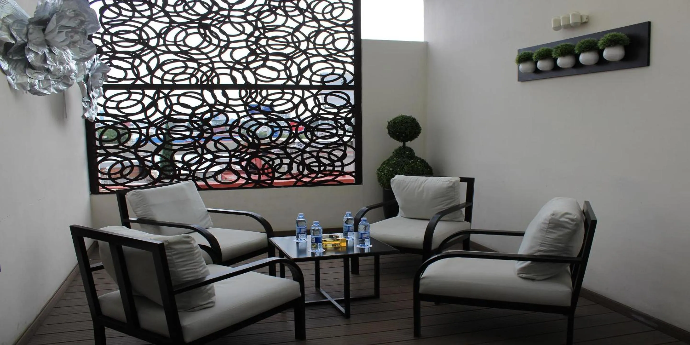 Seating area in Plaza Poblana