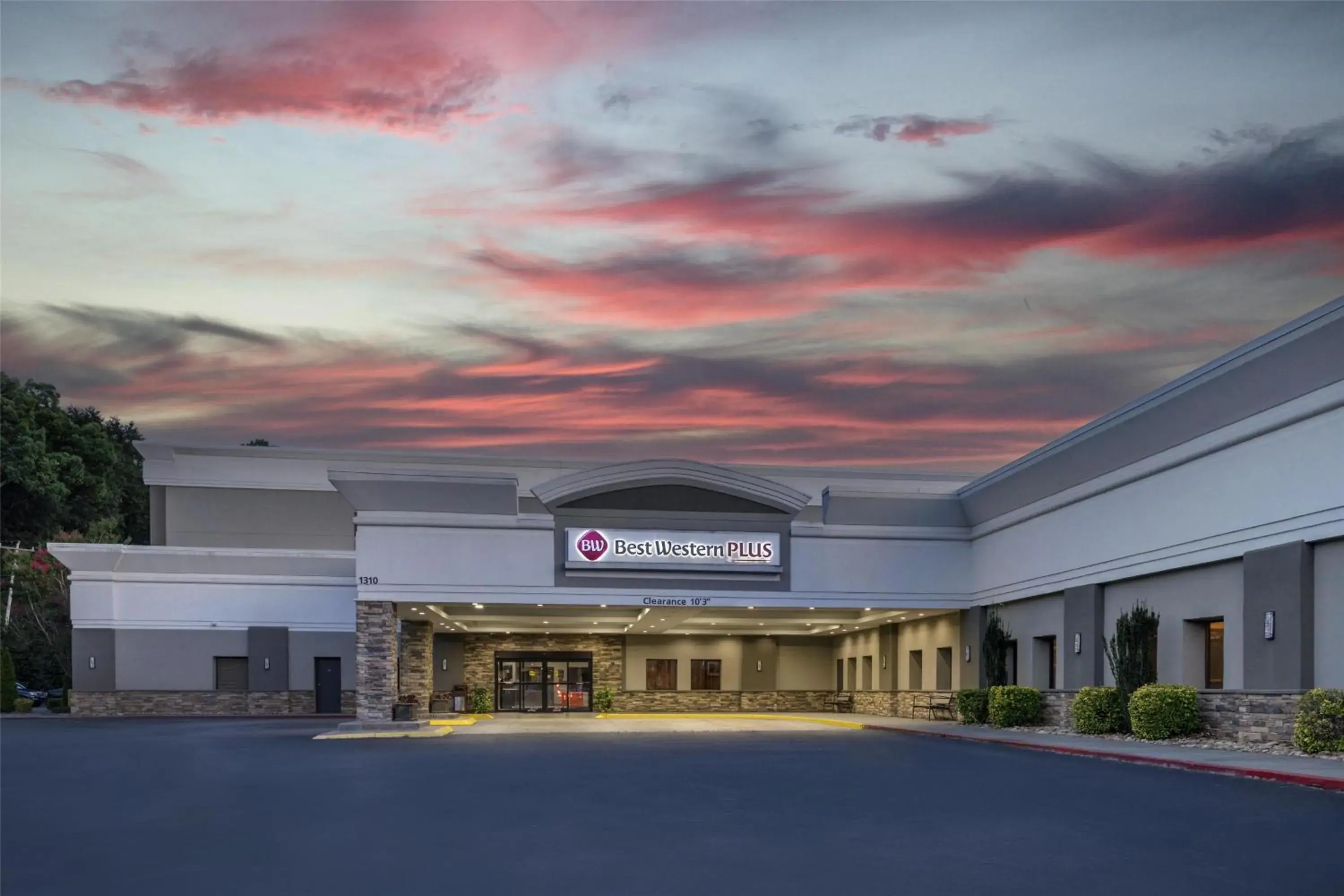 Property building in Best Western Plus Clemson Hotel & Conference Center Property building in Best Western Plus Clemson Hotel & Conference Center